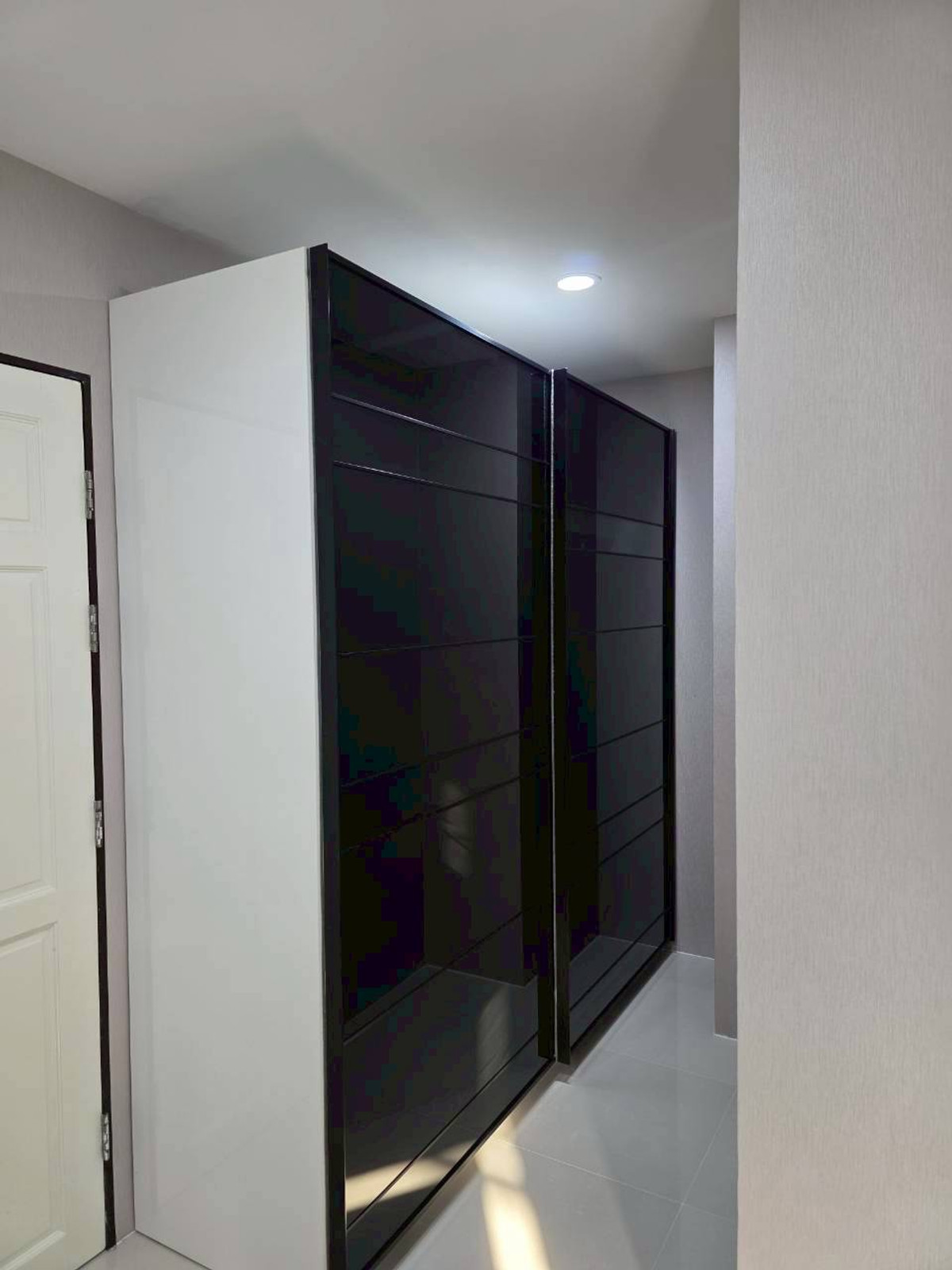 ให้เช่าคอนโดสุขุมวิท อโศก ทองหล่อ : ให้เช่าคอนโด แม่น้ำ รีไซด์ คอนโดมิเนียม (S15-0884)