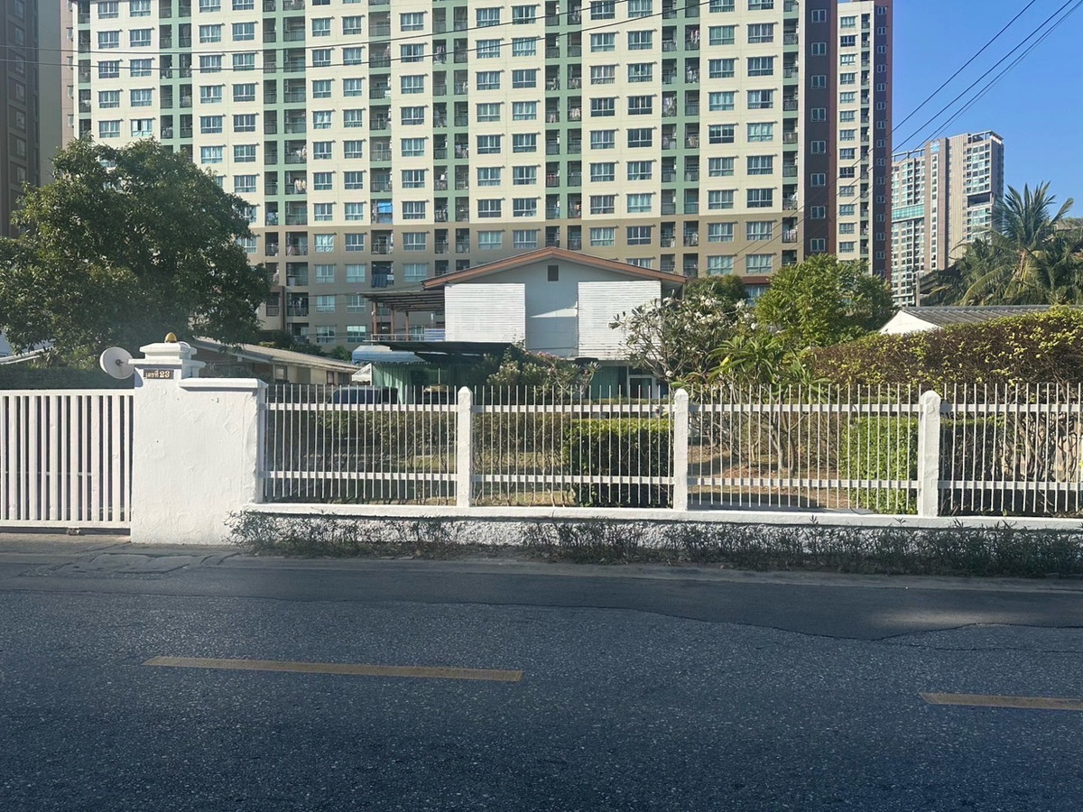 For RentRetail SpaceKasetsart, Ratchayothin : House for rent, doing business, Soi Phahonyothin 30, near BTS Major Ratchayothin, 200 meters, wide space, lots of parking.