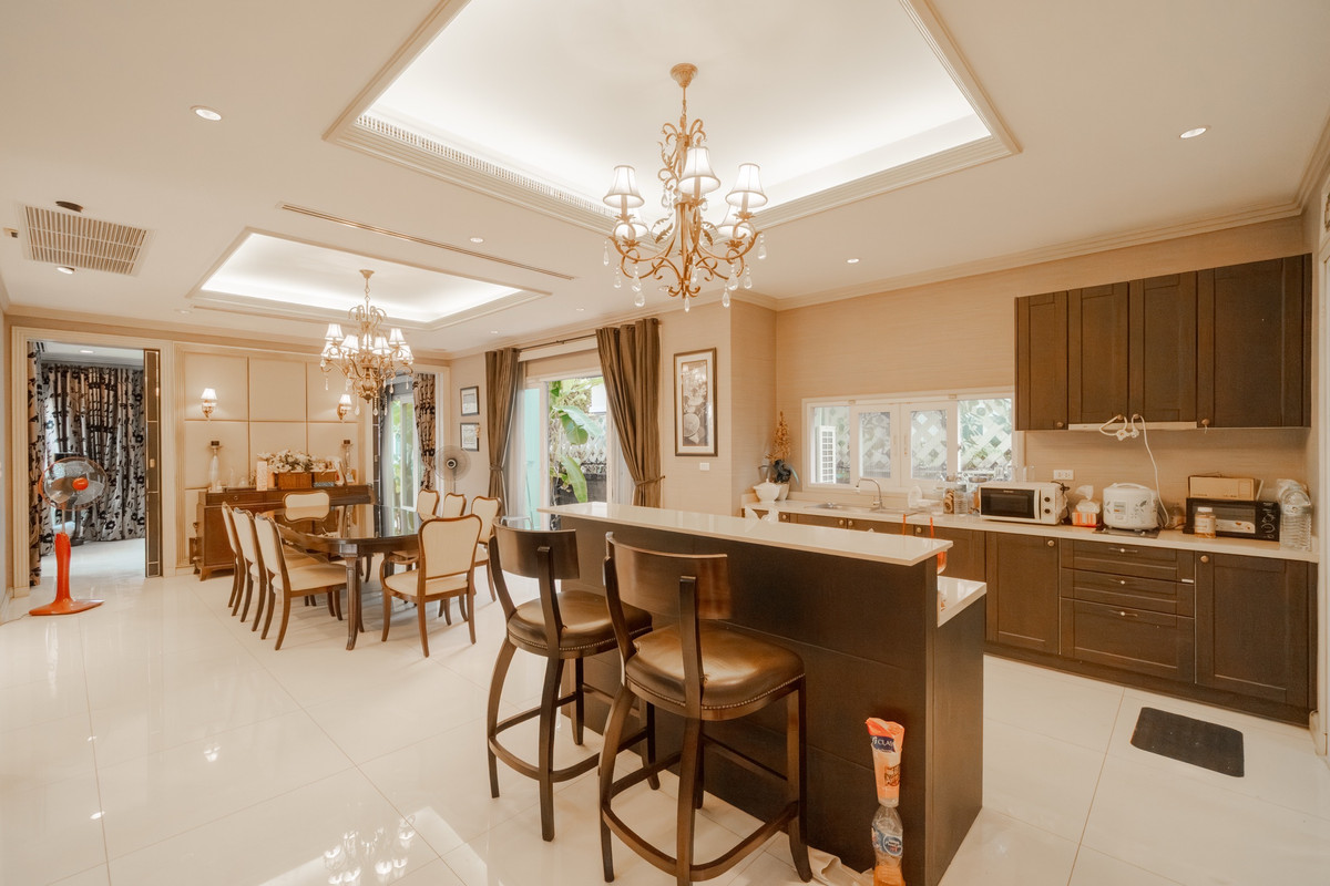 HouseEakachai, Bang Bon : The Palazzo Kanlapaphruek-Sathorn, close to the city, great value