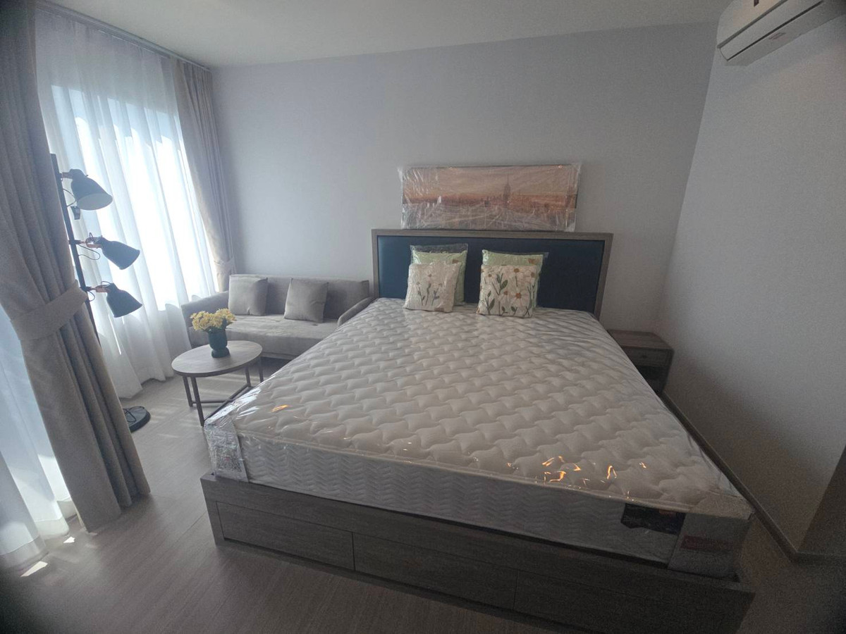 For RentCondoThaphra, Talat Phlu, Wutthakat : Life Sathorn Sierra, available rooms ready for rent. You can make an appointment to view. New room, furniture, complete electrical appliances.