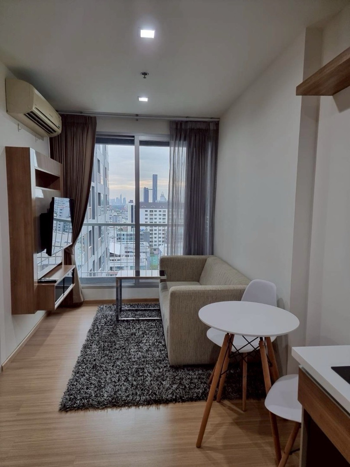 ให้เช่าคอนโดอ่อนนุช อุดมสุข : ให้เช่าคอนโด Rhythm สุขุมวิท 50 ห้อง 35 ตรม. 1 นอน 1 น้ำ