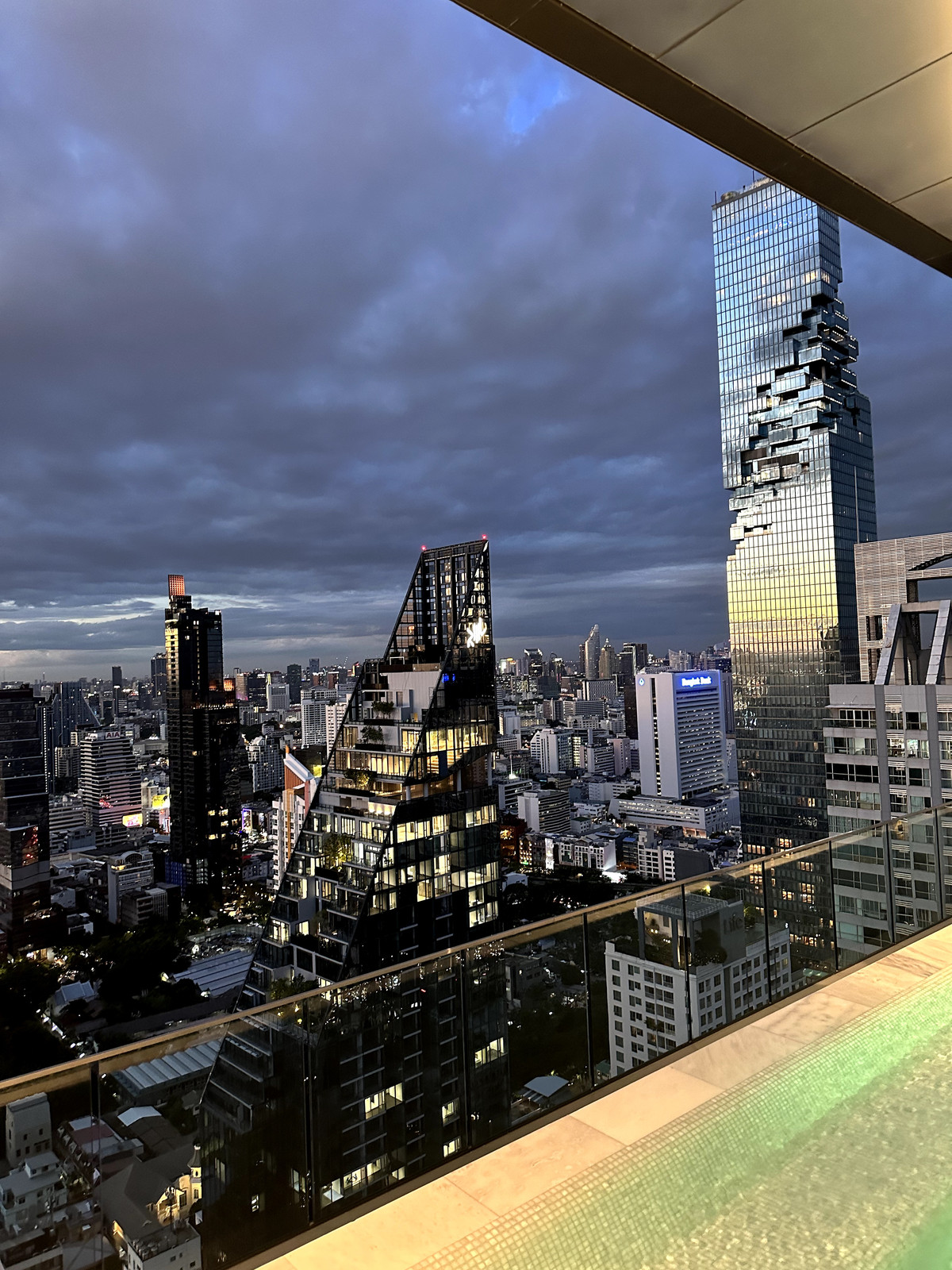 ขายคอนโดสาทร นราธิวาส : ANIL Sathorn 12  - CHANINTR-FURNISHED HIGH-FLOOR RESIDENCE