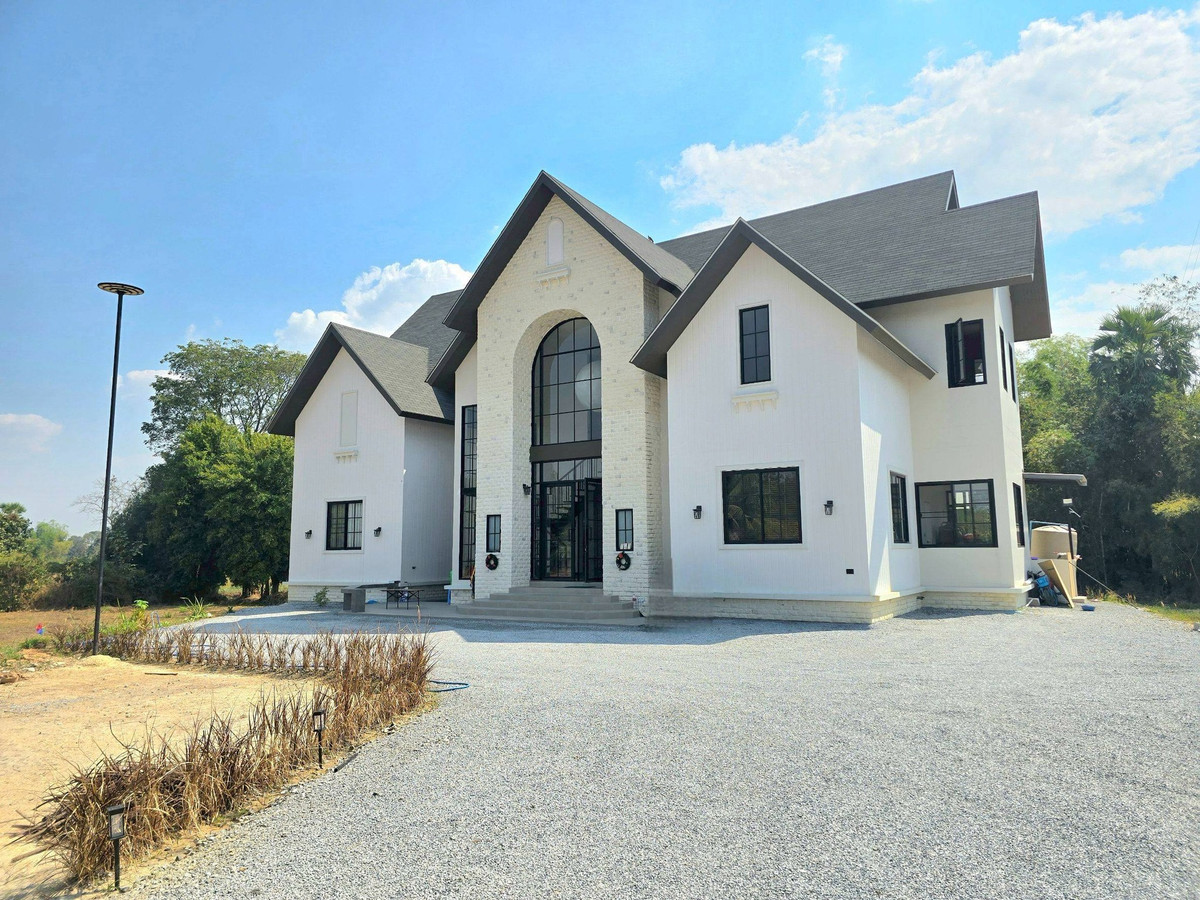 For SaleHouseKorat Nakhon Ratchasima : Farmhouse style house, super homey, Nong Rawiang zone, Korat, suitable for a large family. or build a pool villa Near Korat city is interesting, area 1 rai, price 17.5 million.