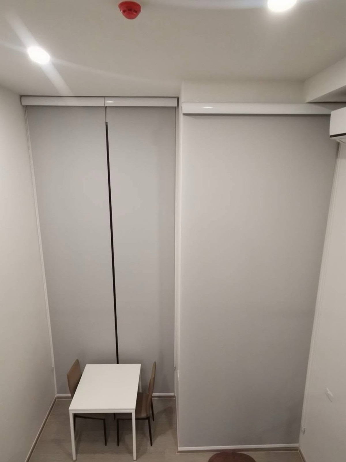 ให้เช่าคอนโดเสรีไทย-นิด้า : ให้เช่า คอนโด  ออริจิ้น ปลั๊ก แอนด์ เพลย์ รามคำแหง ทริปเปิ้ล สเตชั่นขนาดห้อง : 33 ตร.ม ห้อง 2 ชั้น เพดานสูง ชั้น : 4 ราคา : 15,000 บาท สถานที่ใกล้เคียง : รถไฟฟ้าสายสีเหลือง