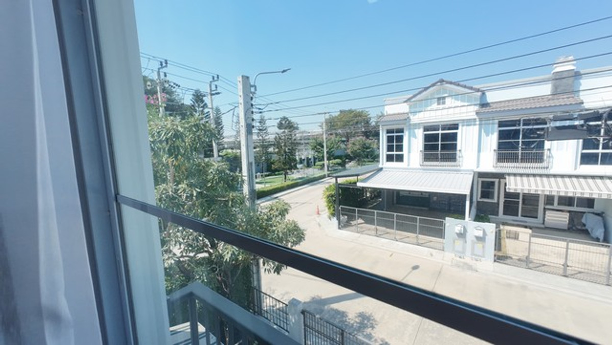 For SaleTownhomeBangna, Bearing, Lasalle : Indy 4 Bangna KM.7, the first house ready for a small family to begin happiness immediately.