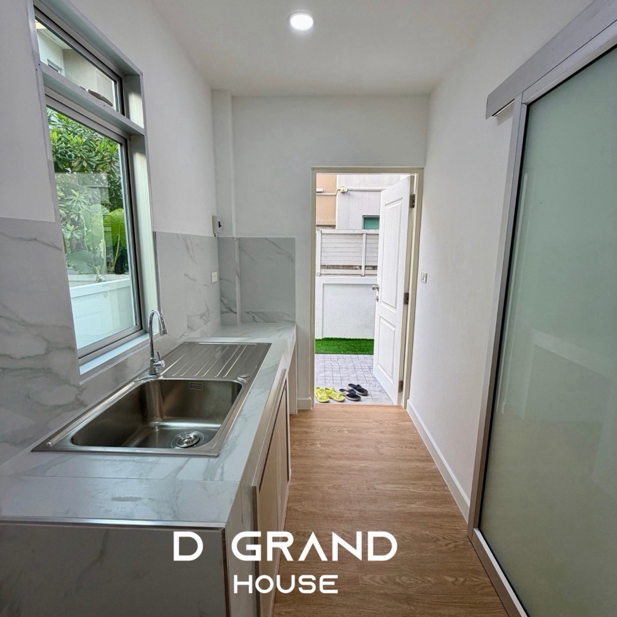 ขายบ้านพระราม 5 ราชพฤกษ์ บางกรวย : บ้านรีโนเวทใหม่ พร้อมอยู่ หลังมุม ตำแหน่งสวย ติด Clubhouse  “ไลฟ์ บางกอก บูเลอวาร์ด ราชพฤกษ์–รัตนาธิเบศร์” 