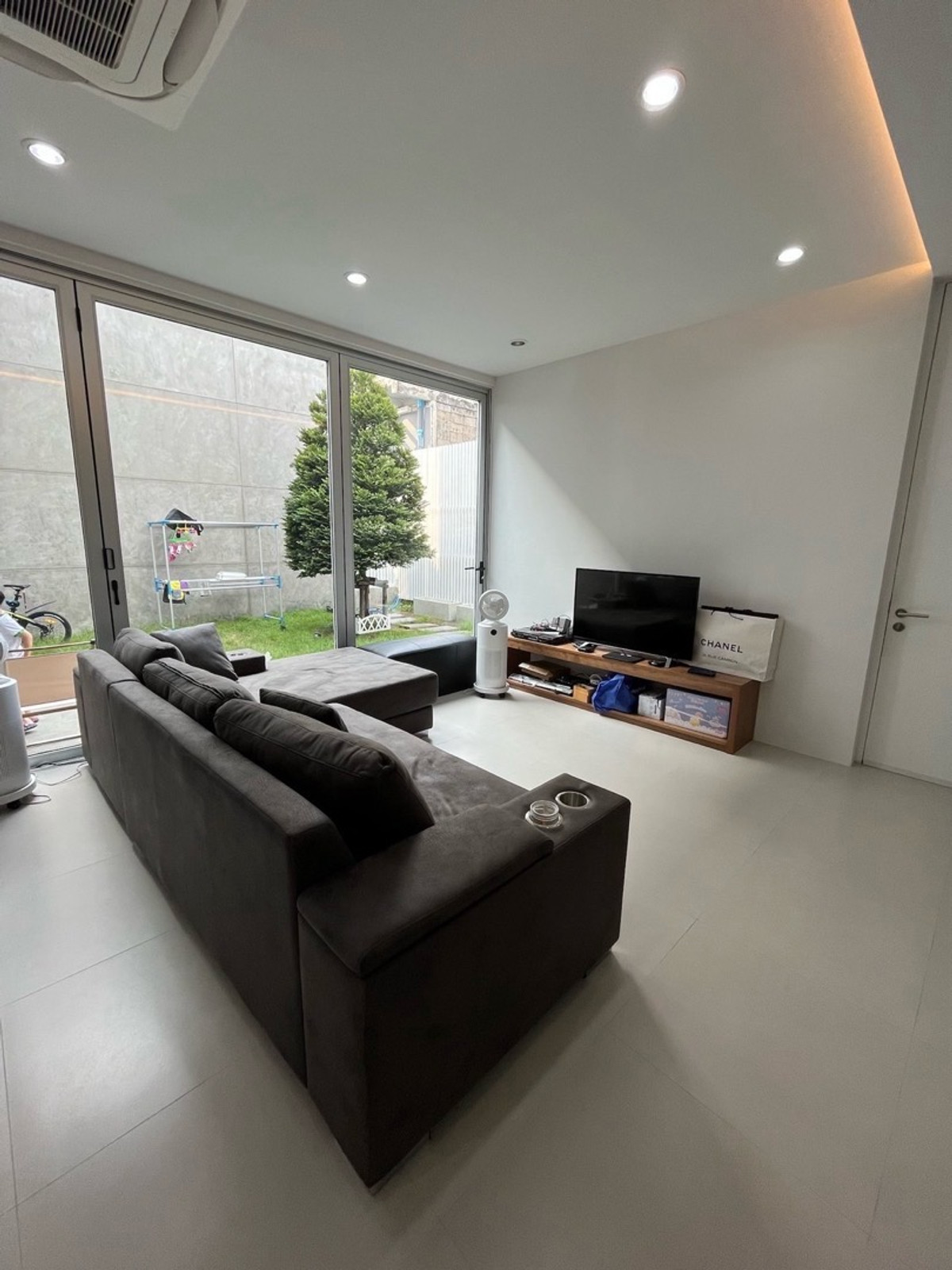 ทาวน์โฮมโชคชัย4 ลาดพร้าว71 : ให้เช่าบ้านเดี่ยว ออกแบบงานโดยสถาปานิก ซอยโชคชัย4 50 แขวงลาดพร้าว ที่ดิน 53 ตรว พื้นที่ใช้สอย 220 ตรม เช่าราคา : 70,000 บาท ขายราคา : 14,000,000 บาท