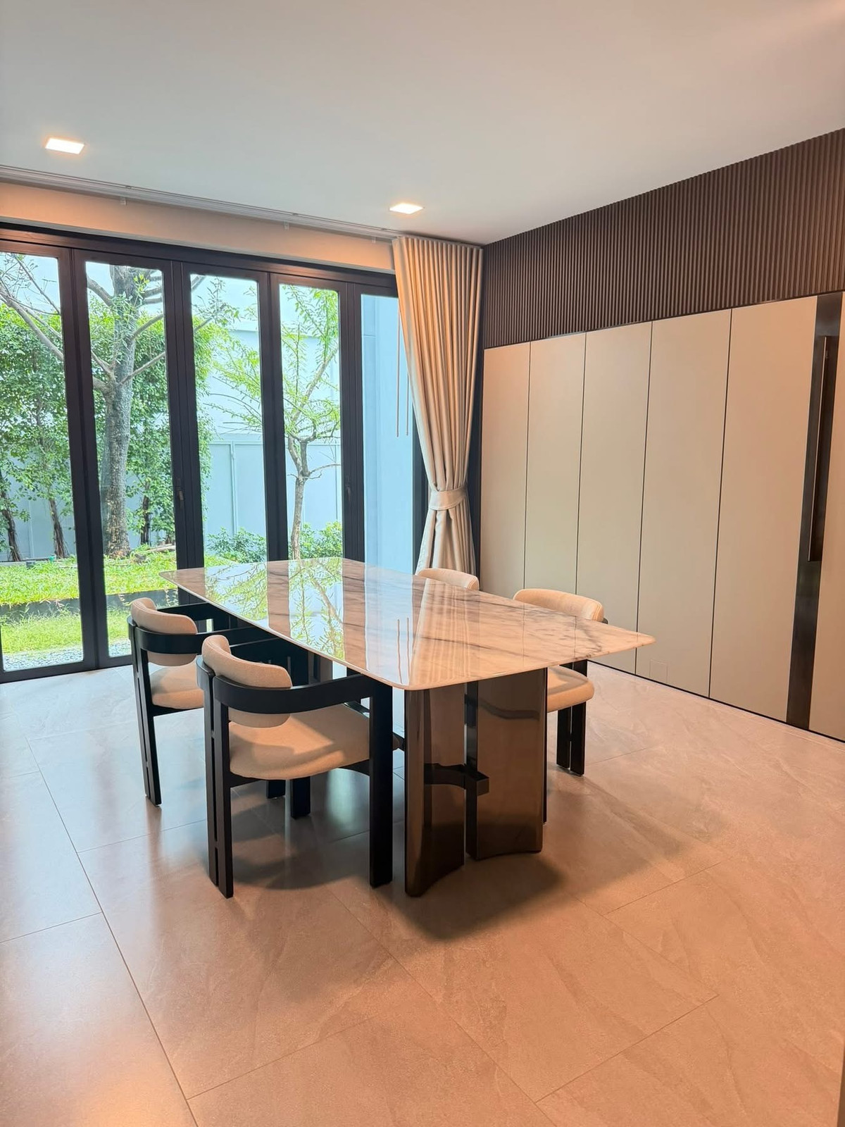 For RentHousePattanakan, Srinakarin : Luxury 3-storey detached house with private lift for rent at VIVE Krungthep Kreetha