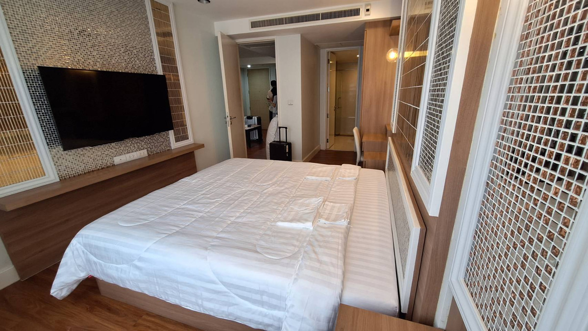 For RentCondoSathorn, Narathiwat : Condo for Rent COLLEZIO SATHORN PIPAT near BTS Chongnonsri (200metres) 43 Sq 3 Floor 1 Bedroom