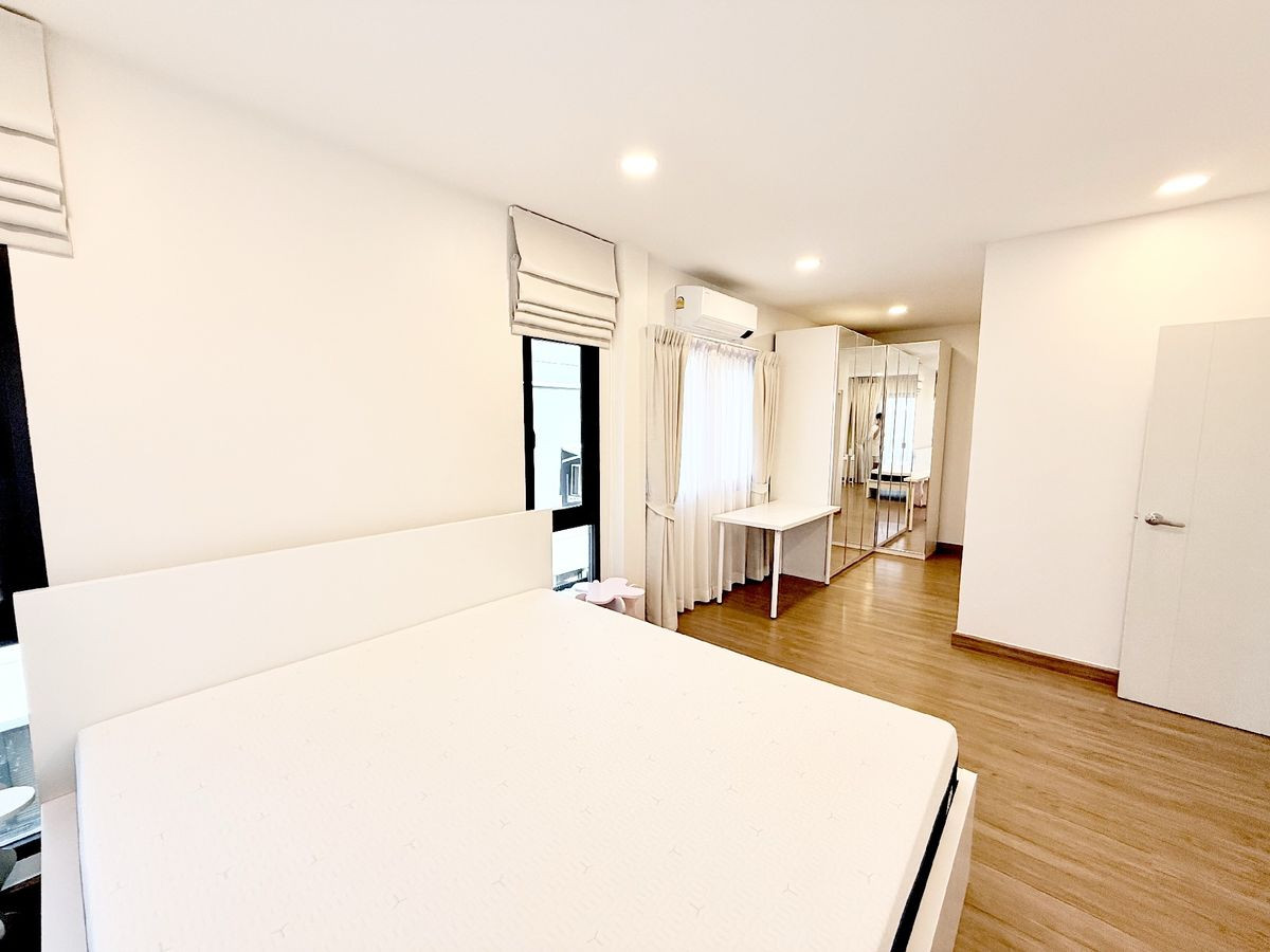 ขายบ้านบางนา แบริ่ง ลาซาล : เซนโทร บางนา / 3 ห้องนอน (ขาย), Centro Bangna / 3 Bedrooms (FOR SALE) YOK023