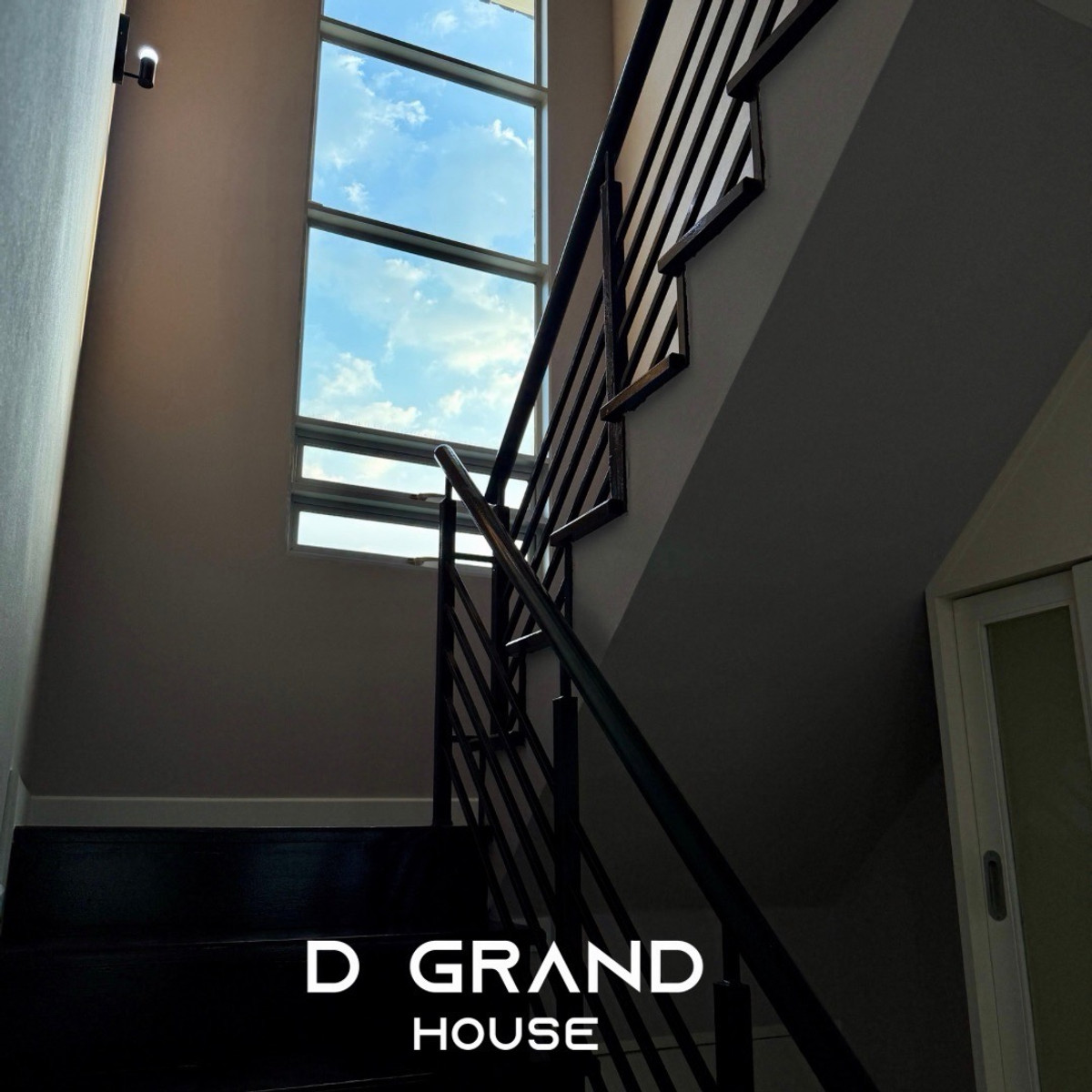 ขายบ้านพระราม 5 ราชพฤกษ์ บางกรวย : บ้านรีโนเวทใหม่ พร้อมอยู่ หลังมุม ตำแหน่งสวย ติด Clubhouse  “ไลฟ์ บางกอก บูเลอวาร์ด ราชพฤกษ์–รัตนาธิเบศร์” 