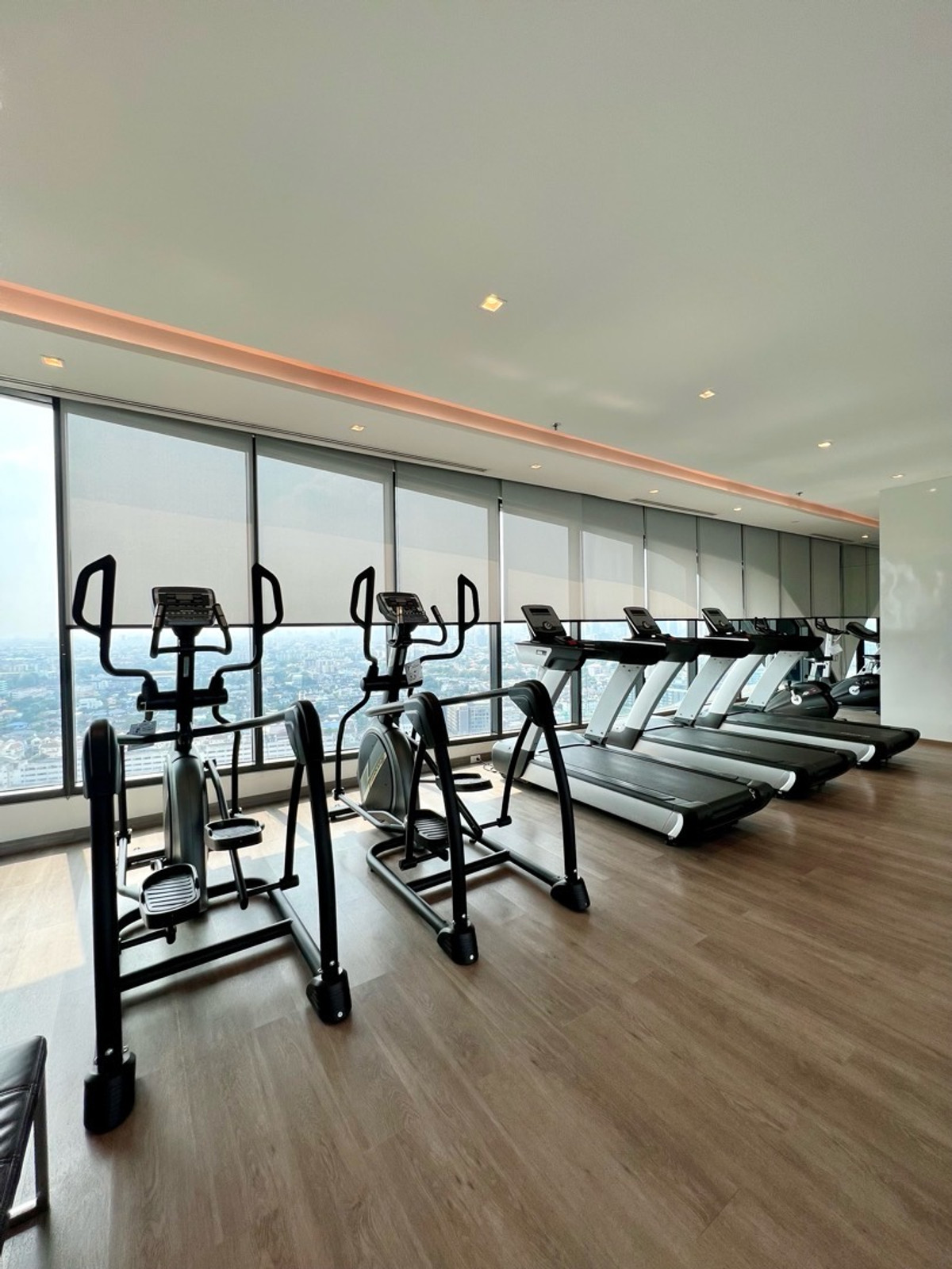 For SaleCondoKasetsart, Ratchayothin : ⚡️ [For Sale] Urgent! Condominium for Sale Chewathai Kaset–NawaminFully furnished + complete electrical appliances, move-in readyBrand-new SPC flooring throughout the unit 🔥Near BTS Kasetsart