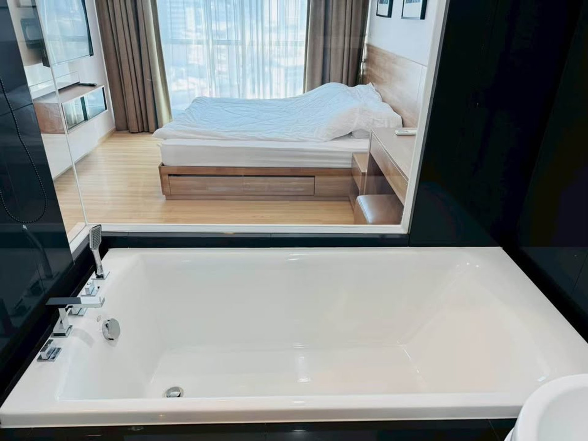 ให้เช่าคอนโดสาทร นราธิวาส : 🏷️ Special Price -Rhythm Sathorn 35k/month - 2Bedroom  With Bathtub **River View - Fully furnished & Ready to move in 