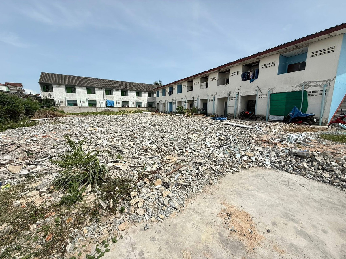 For SalePattaya, Bangsaen, Chonburi : Apartment with land 393 square wah, Sahapat Group, Chonburi / 2 floors (FOR SALE) YEAN095