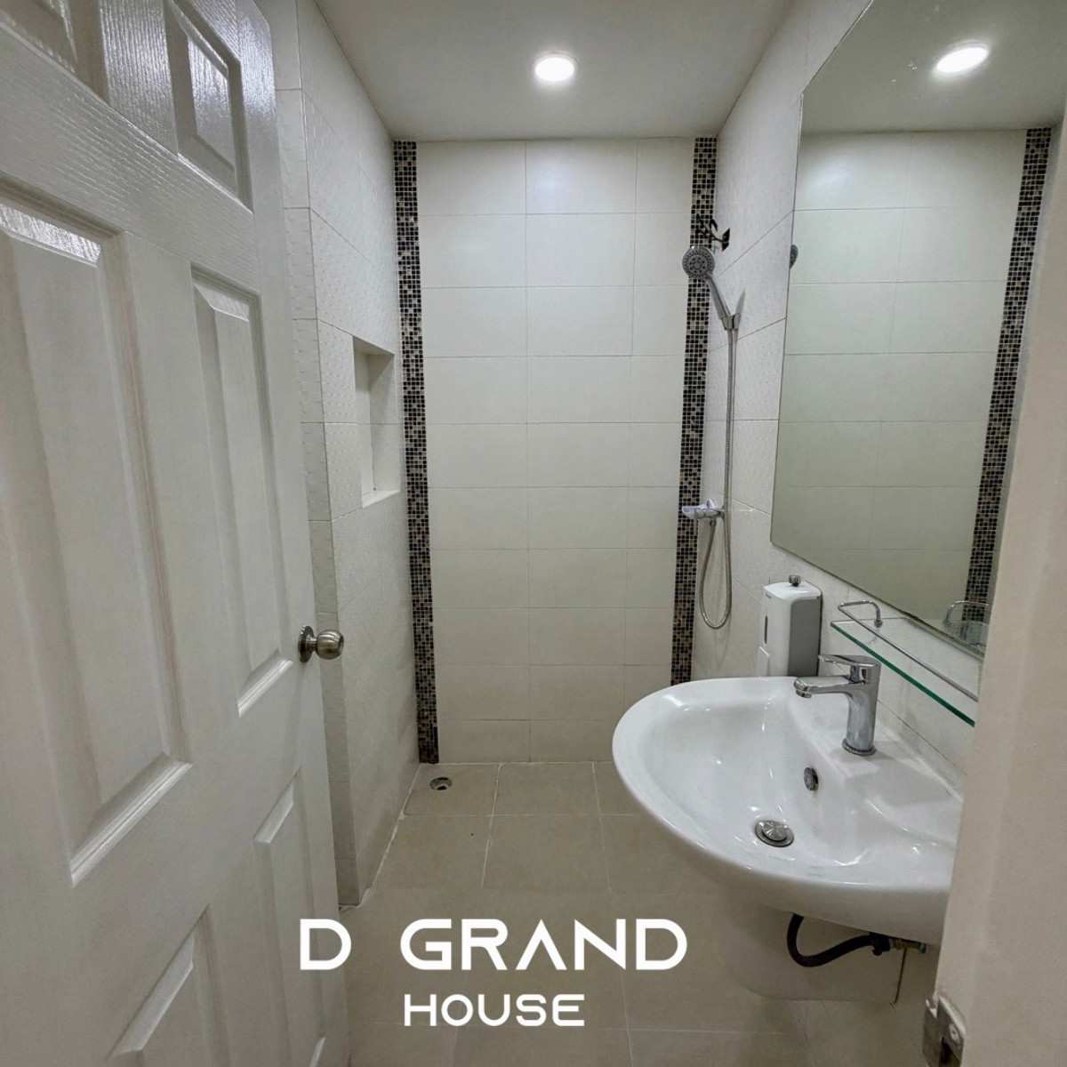 ขายบ้านพระราม 5 ราชพฤกษ์ บางกรวย : บ้านรีโนเวทใหม่ พร้อมอยู่ หลังมุม ตำแหน่งสวย ติด Clubhouse  “ไลฟ์ บางกอก บูเลอวาร์ด ราชพฤกษ์–รัตนาธิเบศร์” 