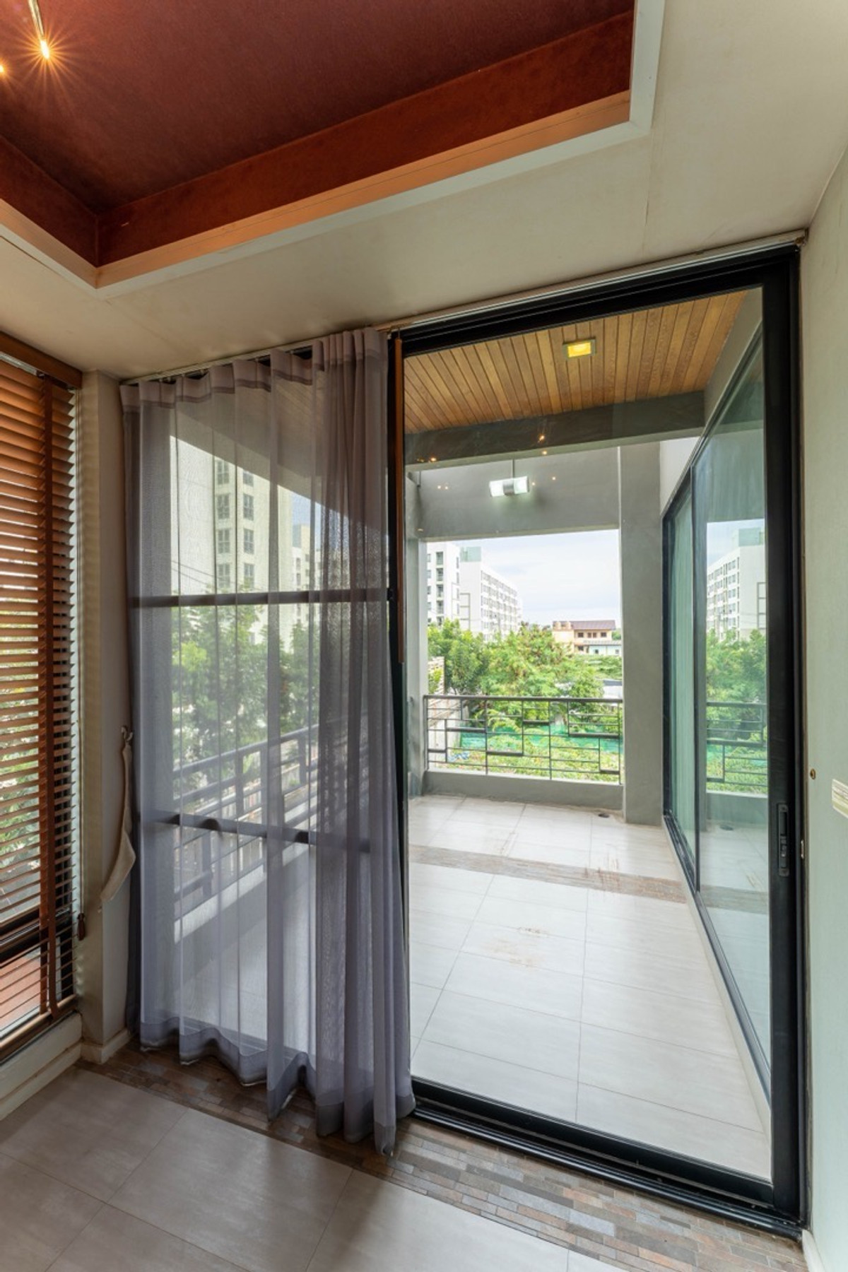 ขายทาวน์โฮมพัฒนาการ ศรีนครินทร์ : ขายทาวน์โฮม Noble Cube พัฒนาการ ที่ดิน 79.9 ตร.วา พื้นที่ใช้สอย 680 ตร.ม พร้อมสระว่ายน้ำ