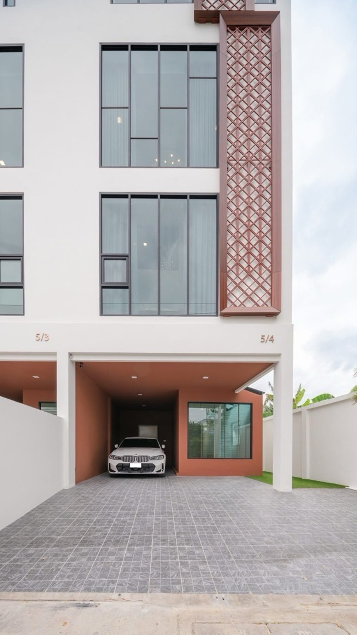 ให้เช่าโฮมออฟฟิศสุขุมวิท อโศก ทองหล่อ : ให้เช่าโฮมออฟฟิศใหม่ [ไฟ 3 เฟส] The Flourish - Home Office Ekkamai Ramintra
(เดอะ เฟลอริส เอกมัย-รามอินทรา) ขนาด  235 ตร.ม. 23ตร.ว. 1ห้องนอน 3ห้องน้ำ หลังมุม