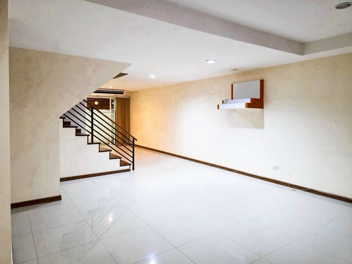 ขายทาวน์โฮมรัตนาธิเบศร์ สนามบินน้ำ พระนั่งเกล้า : ✅ ขาย🔥 ลดเพิ่มเกือบล้าน! 🔥ทาวน์เฮ้าส์ใจกลางสนามบินน้ำ