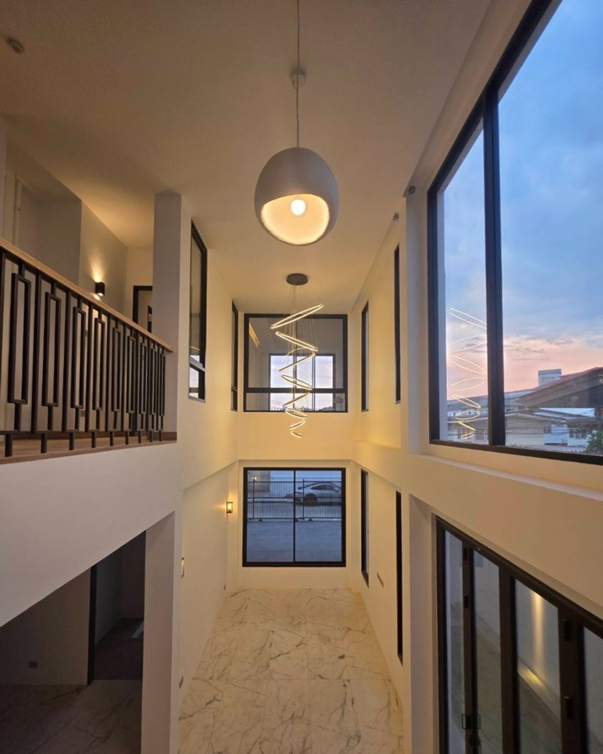 For RentOnnut, Udomsuk : FOR RENT / SALE MODERN LUXURY VILLA PRIDI BHANOMYONG 26 SUKHUMVIT 71 BANGKOK