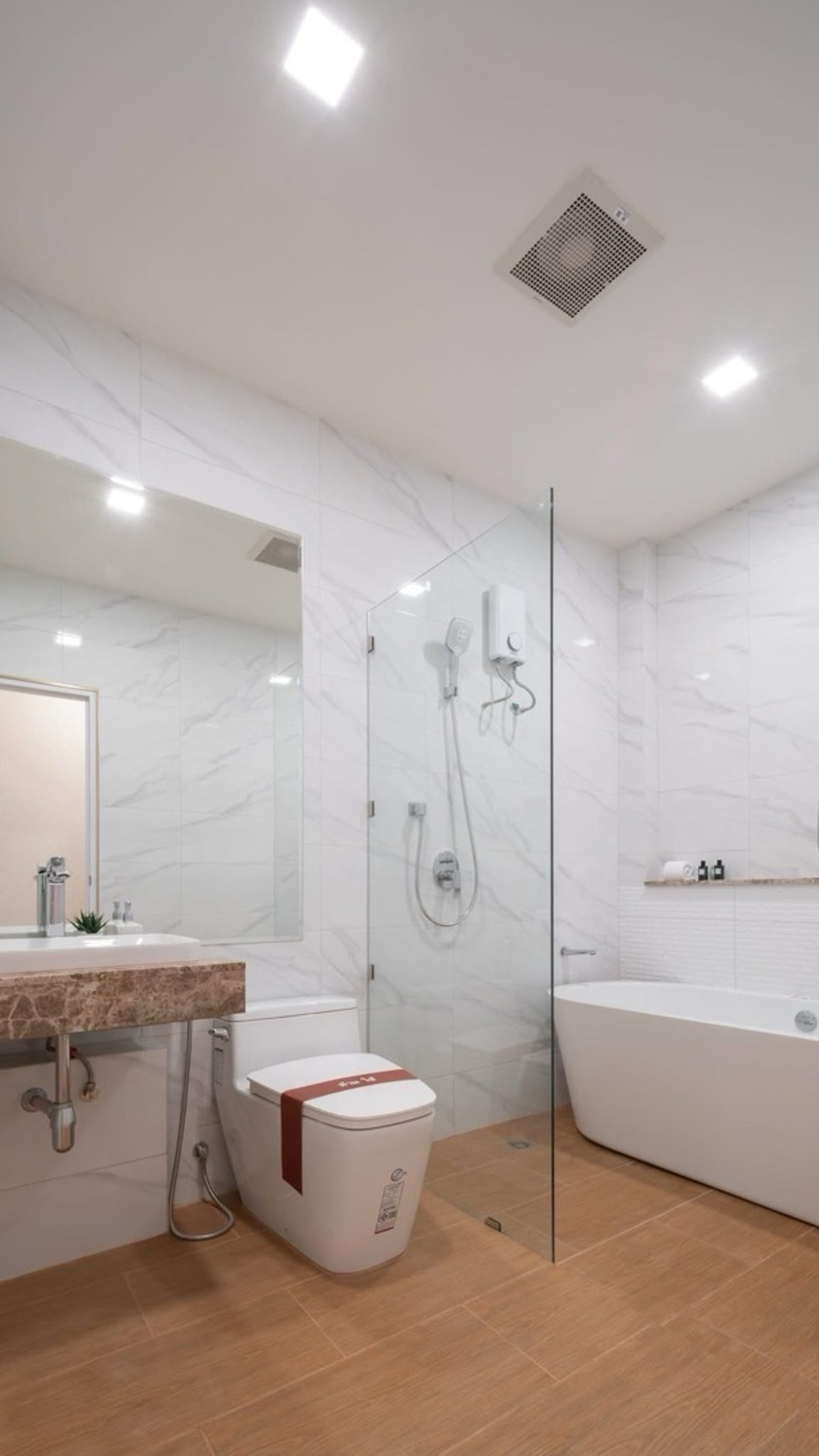 ให้เช่าโฮมออฟฟิศสุขุมวิท อโศก ทองหล่อ : ให้เช่าโฮมออฟฟิศใหม่ [ไฟ 3 เฟส] The Flourish - Home Office Ekkamai Ramintra(เดอะ เฟลอริส เอกมัย-รามอินทรา) ขนาด  235 ตร.ม. 23ตร.ว. 1ห้องนอน 3ห้องน้ำ หลังมุม