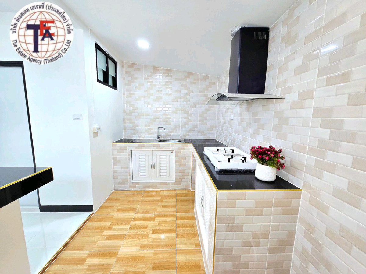 ขายทาวน์โฮมวิภาวดี ดอนเมือง หลักสี่ : ขายทาวน์เฮ้าส์ 2 ชั้น หมู่บ้านอยู่เจริญ หลังมุม ซอย 9 วิภาวดีรังสิต 37 สนามบินดอนเมือง เซียร์รังสิต แม็คโคร ฟิวเจอร์พาร์ครังสิต ตลาดสี่มุมเมือง สายไหม โรงพยาบาลบีแคร์ โรงพยาบาลจุฬาภร  พหลโยธินวิภาวดีรังสิต กำแพงเพชร 6  รามอินทรา