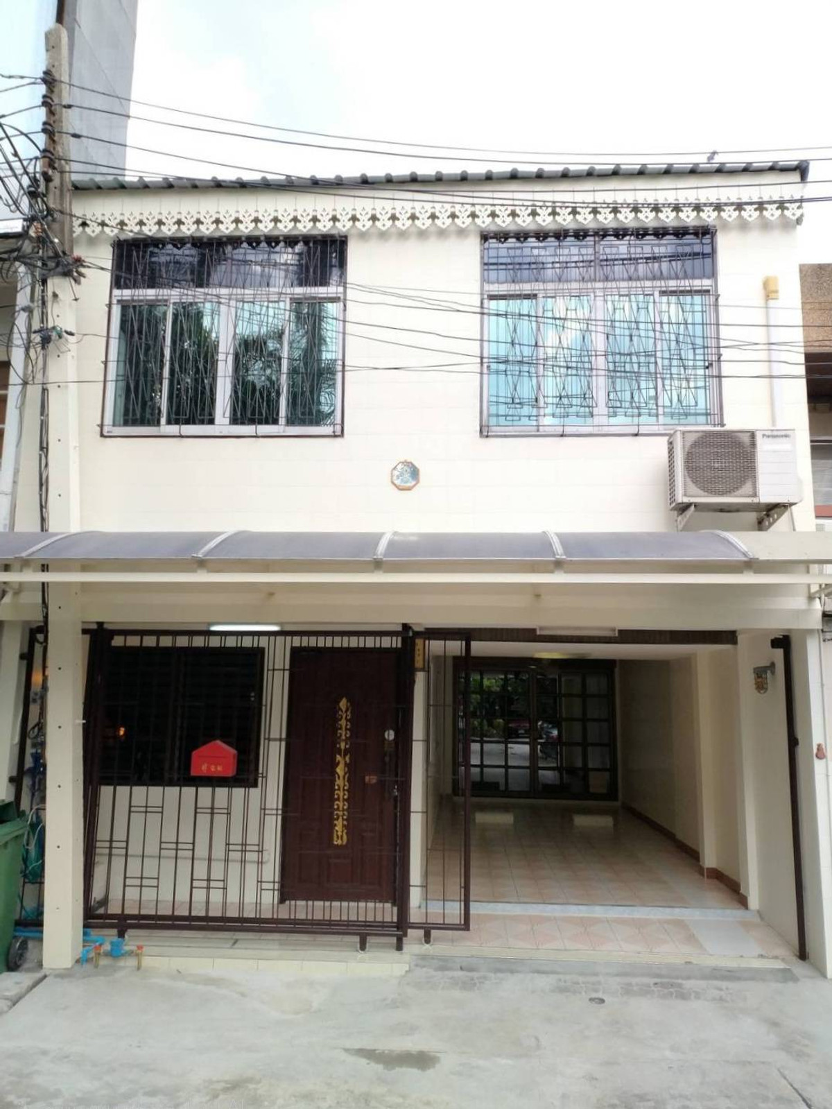 For RentTownhomeKhlongtoei, Kluaynamthai : Townhouse for rent near Queen Sirikit National Convention Center, just 3 minutes.