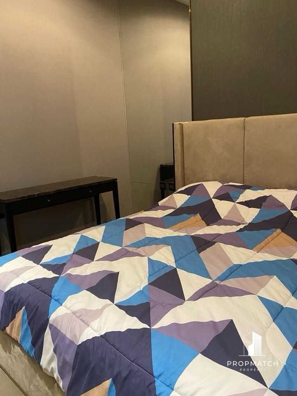 ให้เช่าคอนโดพระราม 9 เพชรบุรีตัดใหม่ RCA : ราคาดีมาก THE ESSE at SINGHA COMPLEX 1 ห้องนอน 1 ห้องน้ำ ขนาด 48 ตรม.  พร้อมอยู่  42,000/เดือน  ติด MRT เพรชบุรี สนใจนัดชม Call/ Line 0646696546