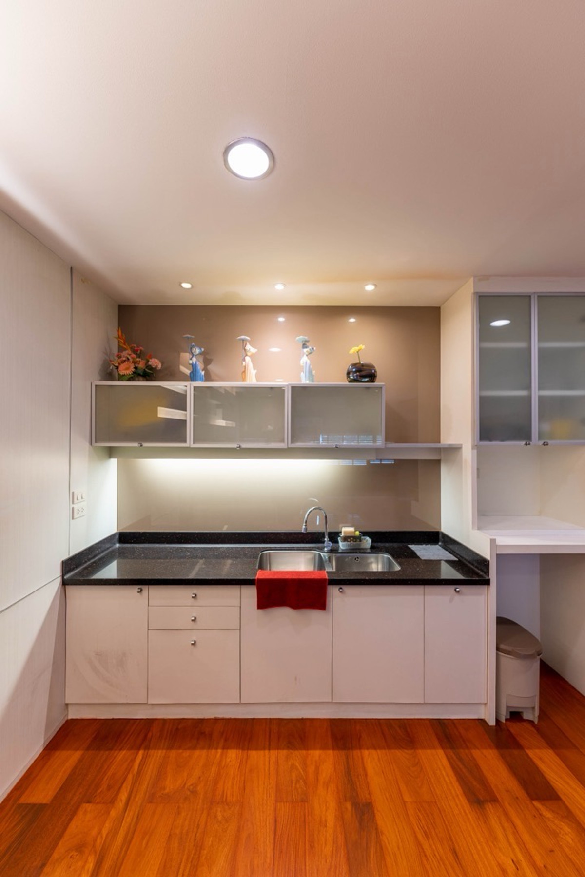 ขายทาวน์โฮมพัฒนาการ ศรีนครินทร์ : ขายทาวน์โฮม Noble Cube พัฒนาการ ที่ดิน 79.9 ตร.วา พื้นที่ใช้สอย 680 ตร.ม พร้อมสระว่ายน้ำ