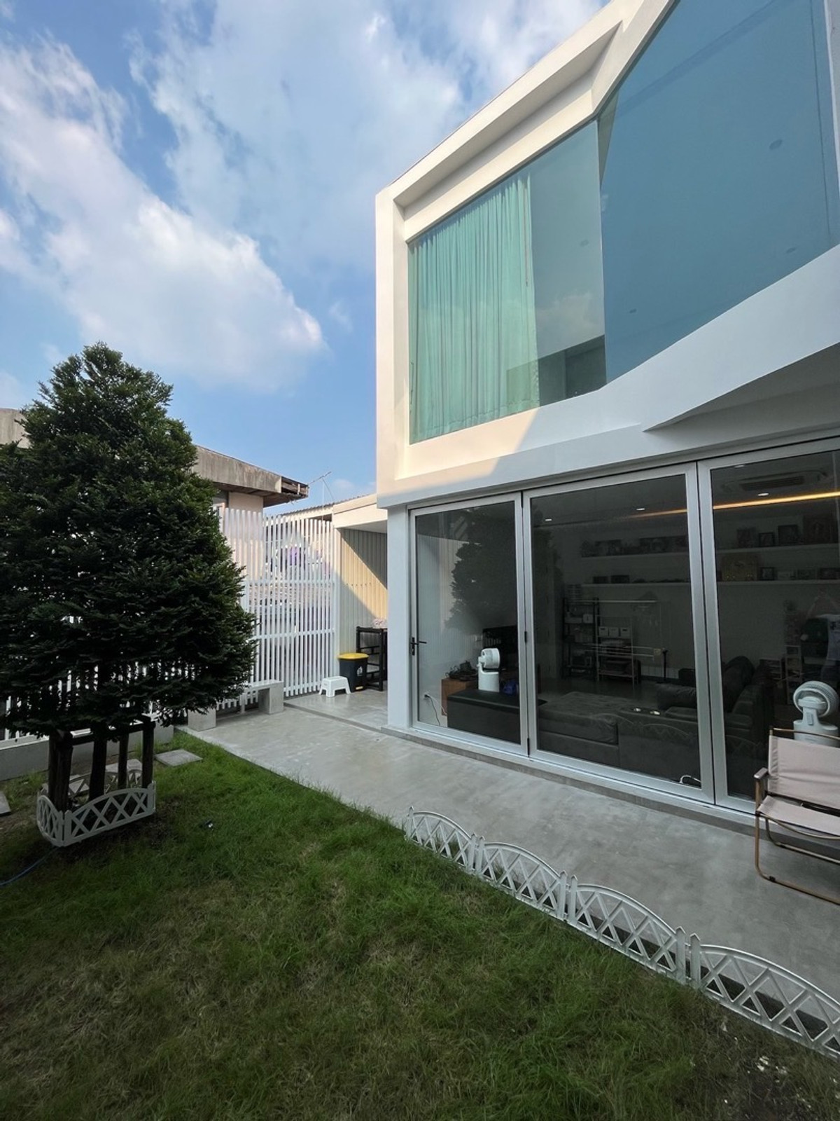 ทาวน์โฮมโชคชัย4 ลาดพร้าว71 : ให้เช่าบ้านเดี่ยว ออกแบบงานโดยสถาปานิก 
ซอยโชคชัย4  50 แขวงลาดพร้าว ที่ดิน 53 ตรว พื้นที่ใช้สอย 220 ตรม เช่าราคา : 70,000 บาท ขายราคา : 14,000,000 บาท