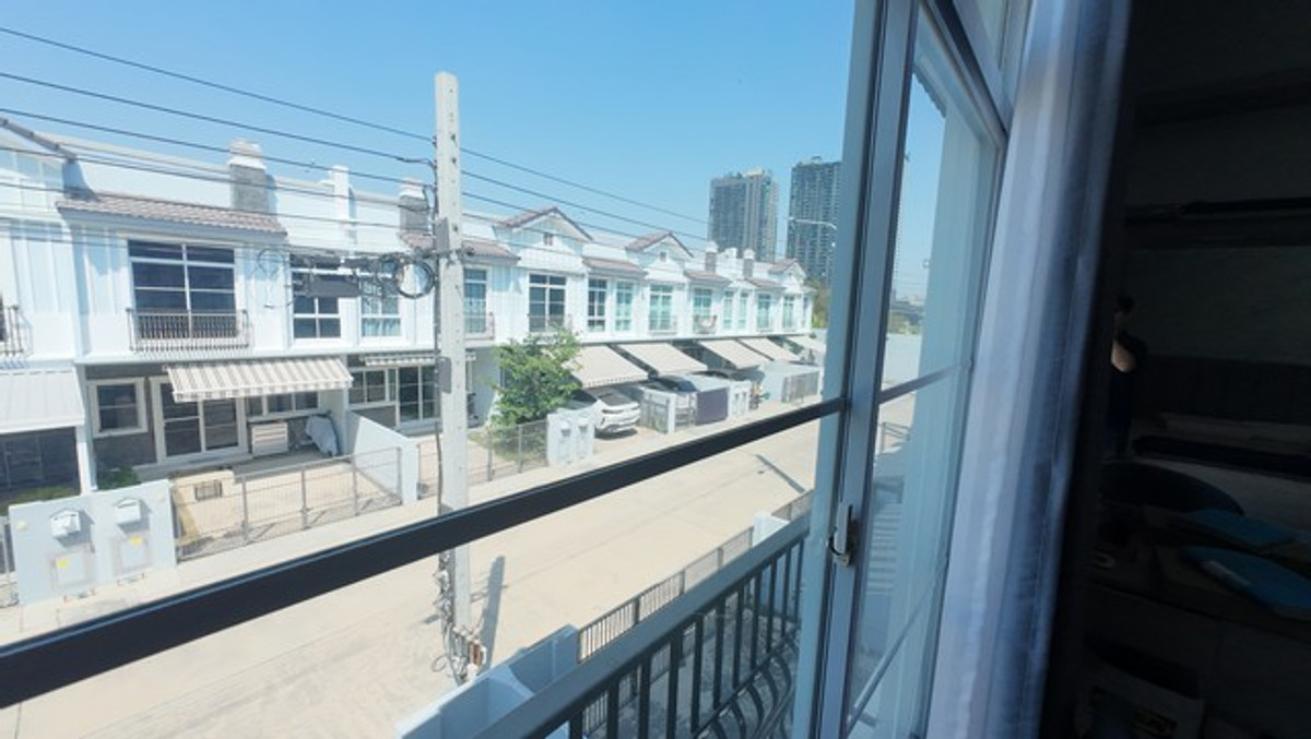 For SaleTownhomeBangna, Bearing, Lasalle : Indy 4 Bangna KM.7, the first house ready for a small family to begin happiness immediately.