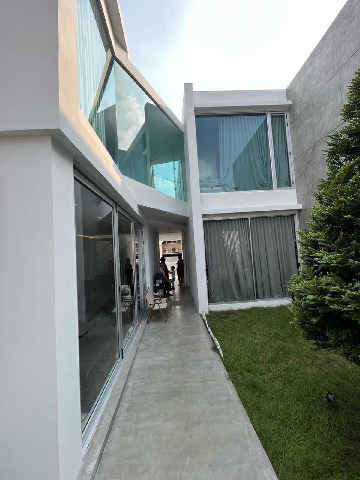 ทาวน์โฮมโชคชัย4 ลาดพร้าว71 : ให้เช่าบ้านเดี่ยว ออกแบบงานโดยสถาปานิก ซอยโชคชัย4 50 แขวงลาดพร้าว ที่ดิน 53 ตรว พื้นที่ใช้สอย 220 ตรม เช่าราคา : 70,000 บาท ขายราคา : 14,000,000 บาท