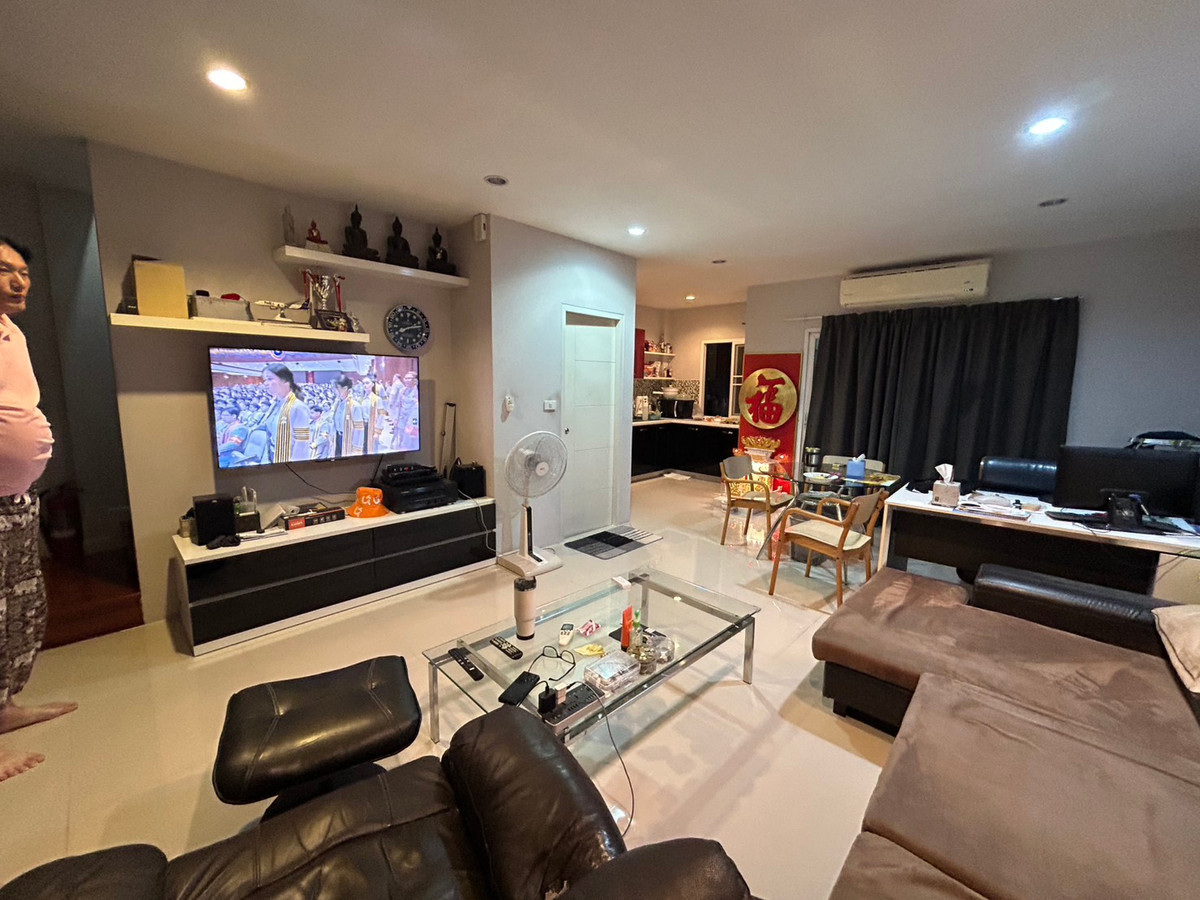 ขายทาวน์โฮมพัฒนาการ ศรีนครินทร์ : ขายทาวน์เฮ้าส์ 3 ชั้น โครงการ The Exclusive พัฒนาการ 44