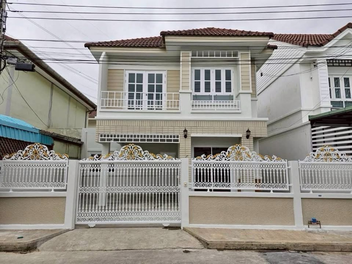 For RentHouseRama 2, Bang Khun Thian : 🔥🏡 Renovated Semi-Detached House for Rent – Like New!

Comfortable living at great value ✨
Move-in ready, fully renovated

📍 Sinthavee Thakam 1 Project – Rama 2