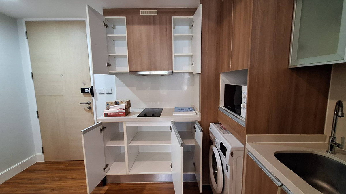 For RentCondoSathorn, Narathiwat : Condo for Rent COLLEZIO SATHORN PIPAT near BTS Chongnonsri (200metres) 43 Sq 3 Floor 1 Bedroom