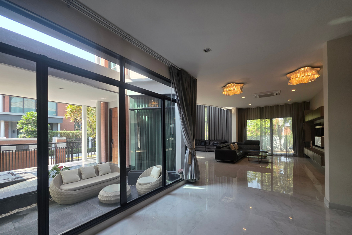 ขายบ้านพัฒนาการ ศรีนครินทร์ : ซื้อตอนนี้ดีที่สุด ขายบ้านหรู 3 ชั้น ที่ดินใหญ่153ตร.วา. แกรนด์ บางกอก บูเลอวาร์ด พระราม 9