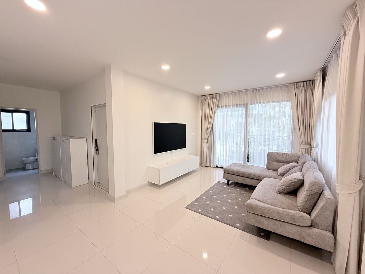 ขายบ้านบางนา แบริ่ง ลาซาล : เซนโทร บางนา / 3 ห้องนอน (ขาย), Centro Bangna / 3 Bedrooms (FOR SALE) YOK023