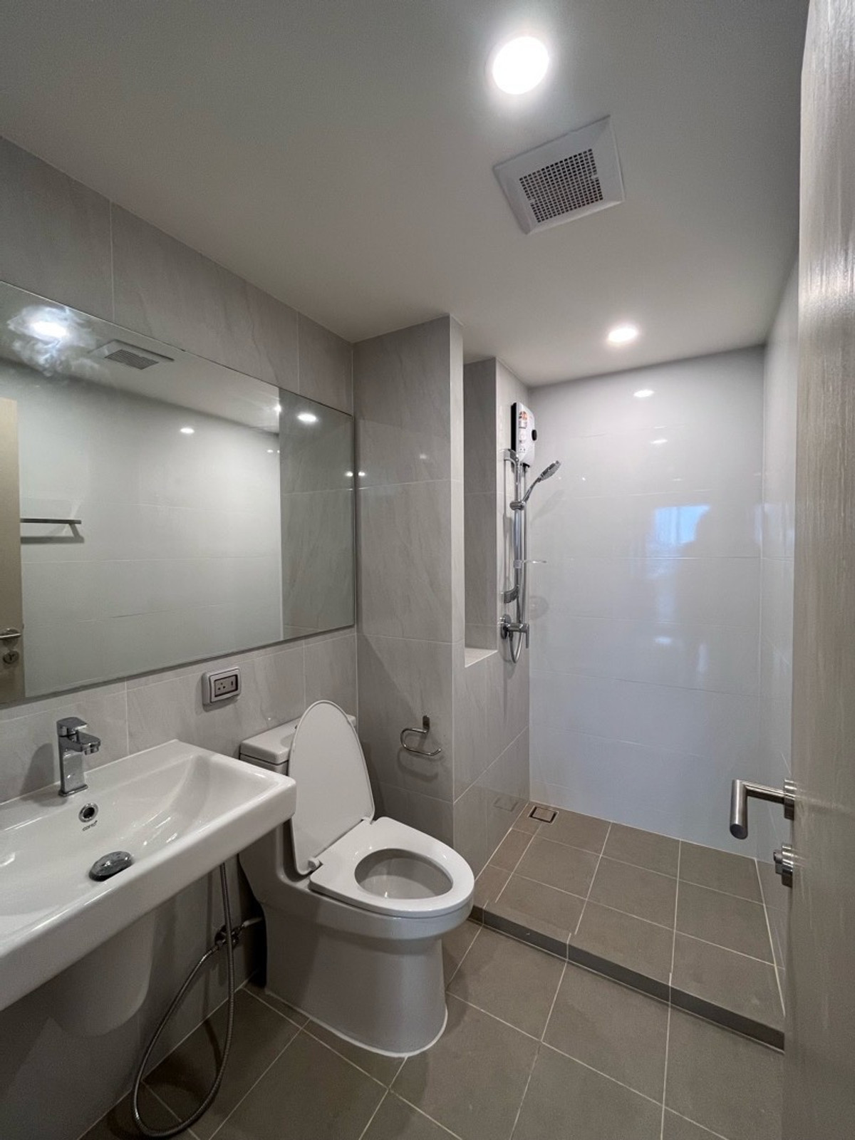 For RentCondoOnnut, Udomsuk : 🐶You can raise animals. Brand new room, ready to move in.