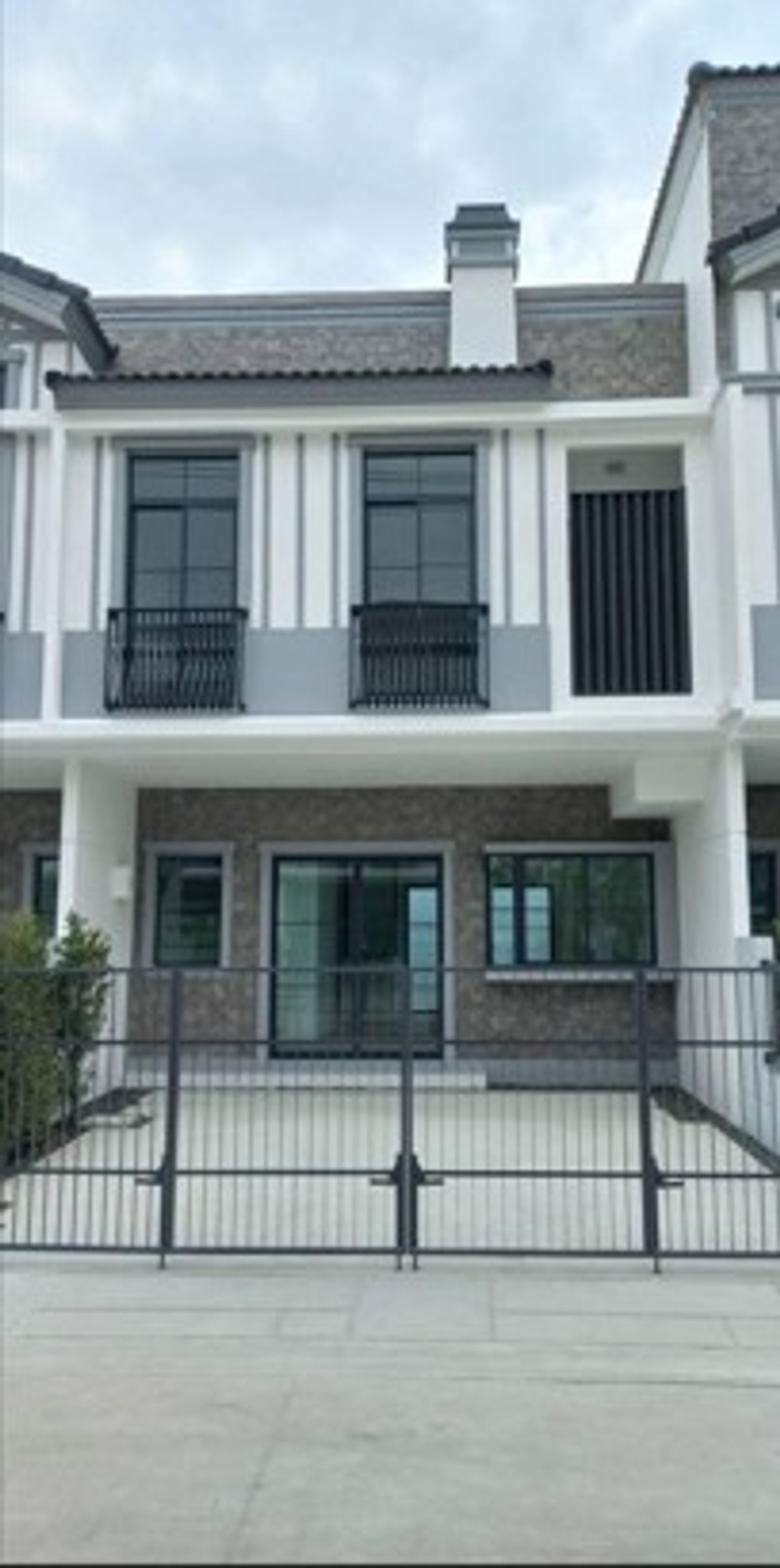 For RentHouseBangna, Bearing, Lasalle : Single house for rent, Villaggio 3 Srinakarin - Bangna, near Mega Bangna, only 11 minutes.
