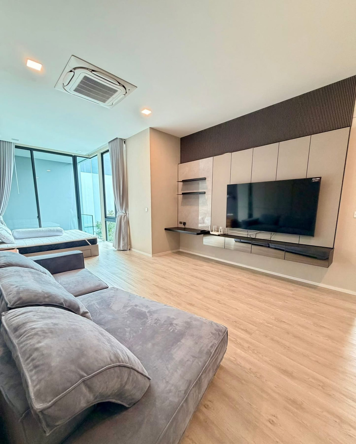 For RentHousePattanakan, Srinakarin : Luxury 3-storey detached house with private lift for rent at VIVE Krungthep Kreetha