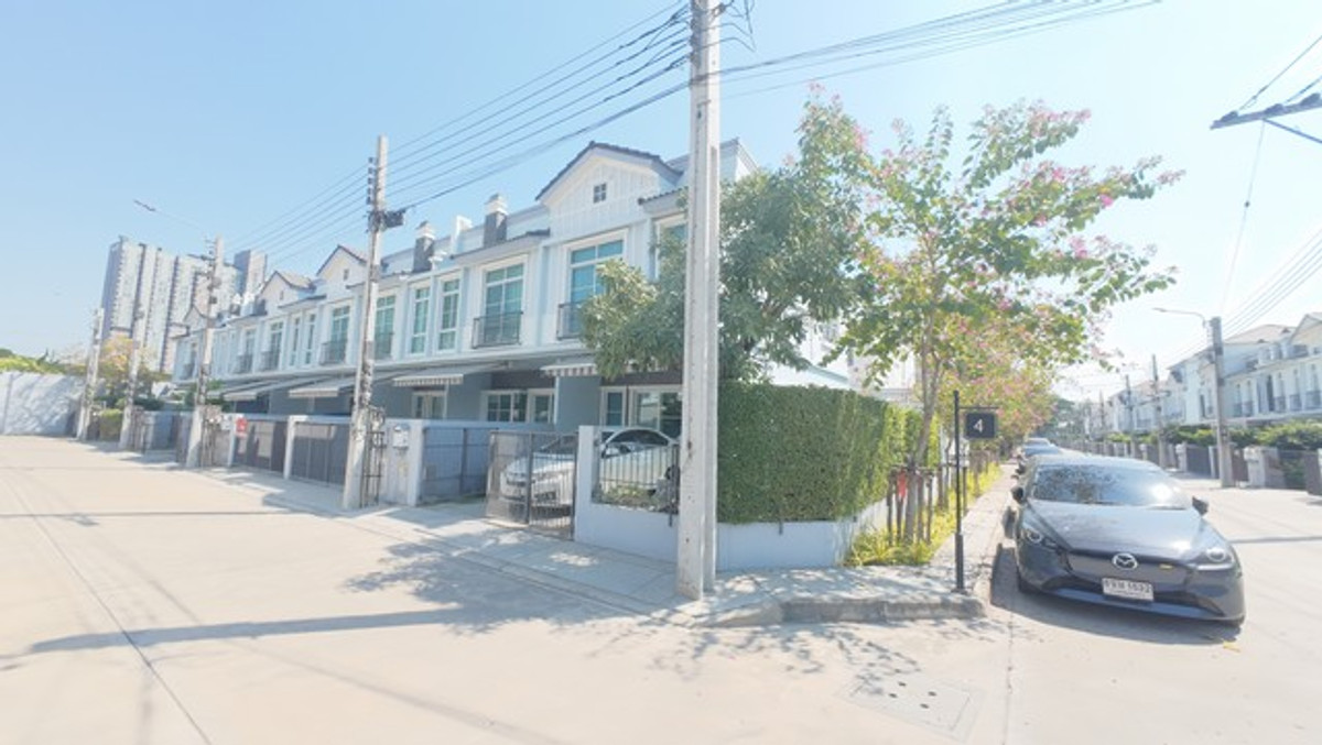 For SaleTownhomeBangna, Bearing, Lasalle : Indy 4 Bangna KM.7, the first house ready for a small family to begin happiness immediately.