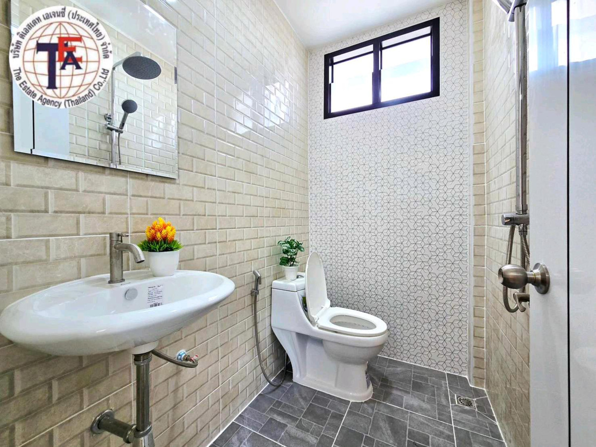 ขายทาวน์โฮมวิภาวดี ดอนเมือง หลักสี่ : ขายทาวน์เฮ้าส์ 2 ชั้น หมู่บ้านอยู่เจริญ หลังมุม ซอย 9 วิภาวดีรังสิต 37 สนามบินดอนเมือง เซียร์รังสิต แม็คโคร ฟิวเจอร์พาร์ครังสิต ตลาดสี่มุมเมือง สายไหม โรงพยาบาลบีแคร์ โรงพยาบาลจุฬาภร  พหลโยธินวิภาวดีรังสิต กำแพงเพชร 6  รามอินทรา