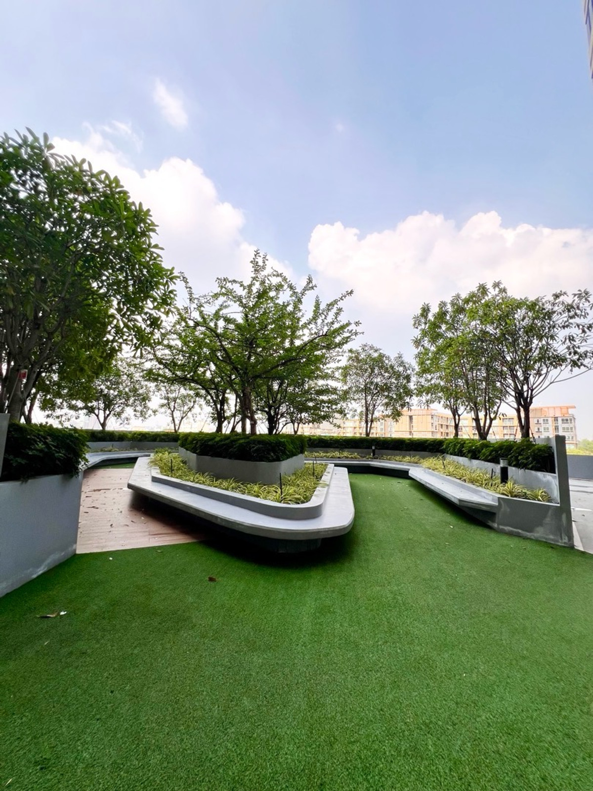 For SaleCondoKasetsart, Ratchayothin : ⚡️ [For Sale] Urgent! Condominium for Sale Chewathai Kaset–NawaminFully furnished + complete electrical appliances, move-in readyBrand-new SPC flooring throughout the unit 🔥Near BTS Kasetsart