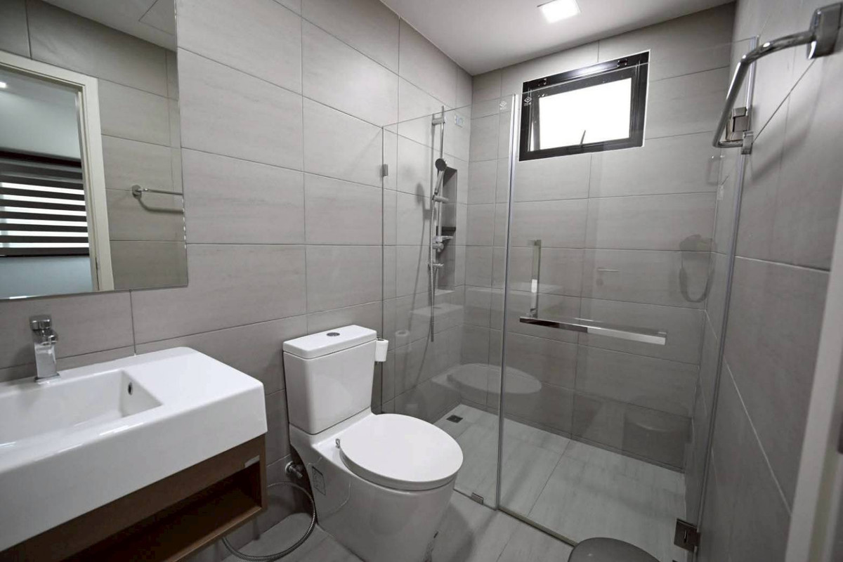 For RentHouseRama 2, Bang Khun Thian : For rent, 2-story detached house, Airi Rama 2 project, 5 bedrooms, 5 bathrooms, land 84 sq m., usable area 260 sq m., ready to move in. Near Central Rama 2 Department Store, Kanchana Expressway.