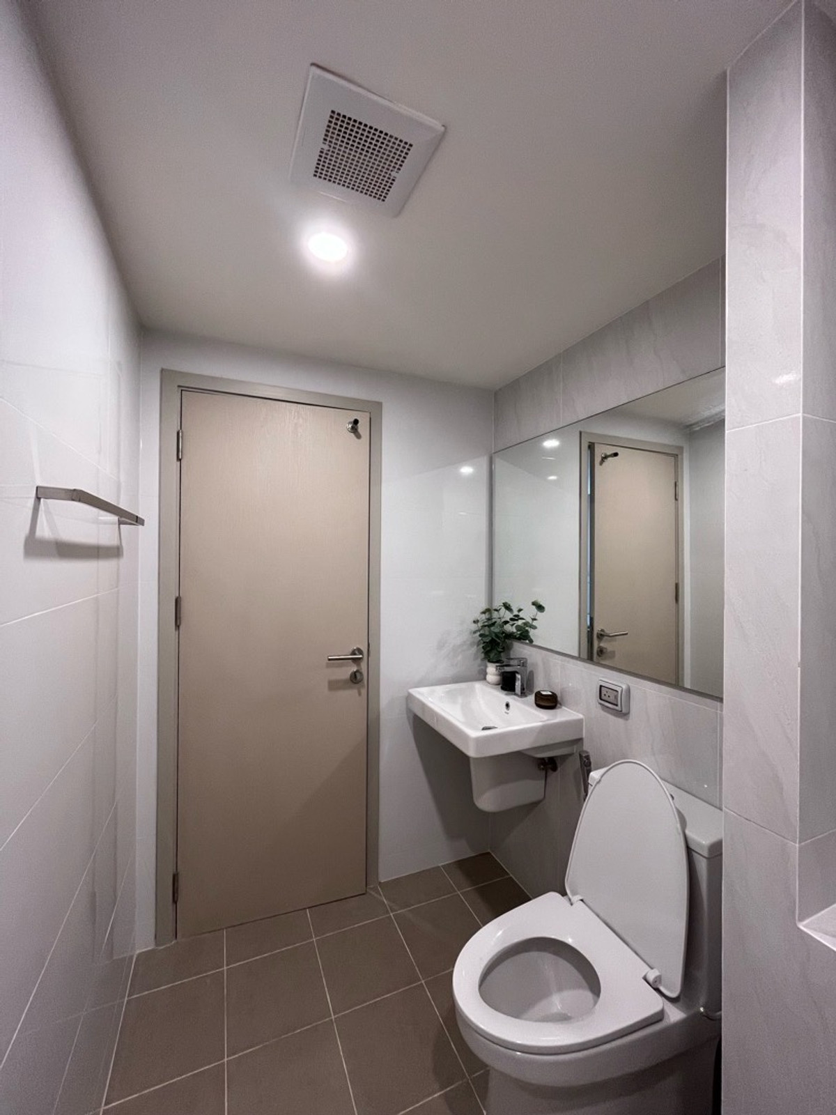 For RentCondoOnnut, Udomsuk : 🐶You can raise animals. Brand new room, ready to move in.