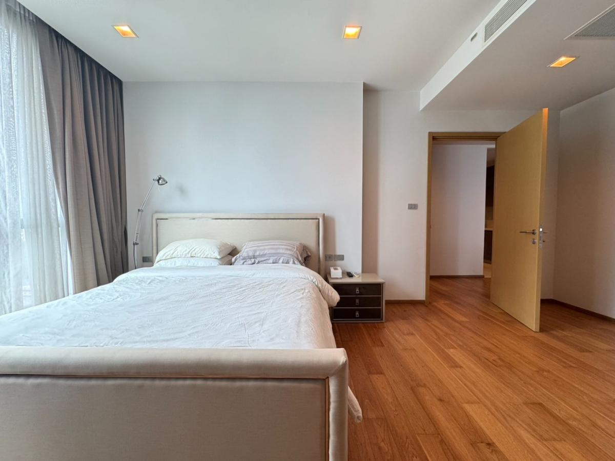 For SaleCondoNana, North Nana,Sukhumvit13, Soi Nana : 🔥Urgent Sale!🔥 Hyde Sukhumvit 13, near BTS Nana Station, fully furnished, ready to move in.