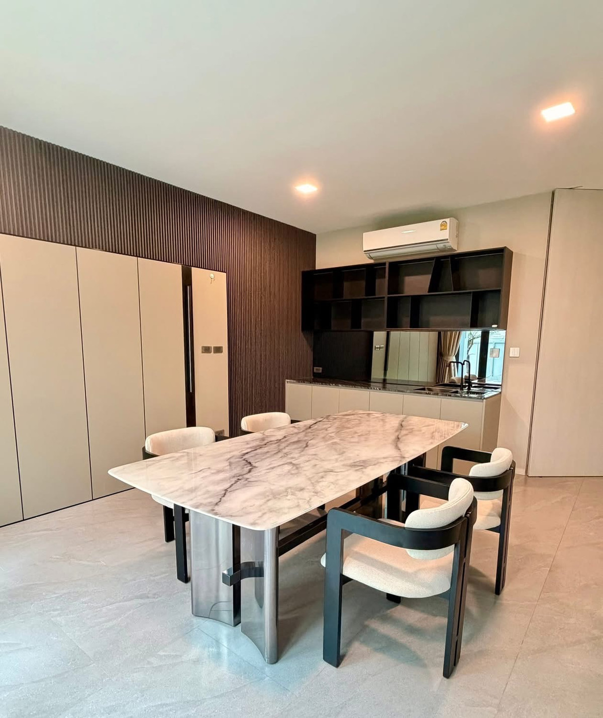 For RentHousePattanakan, Srinakarin : Luxury 3-storey detached house with private lift for rent at VIVE Krungthep Kreetha