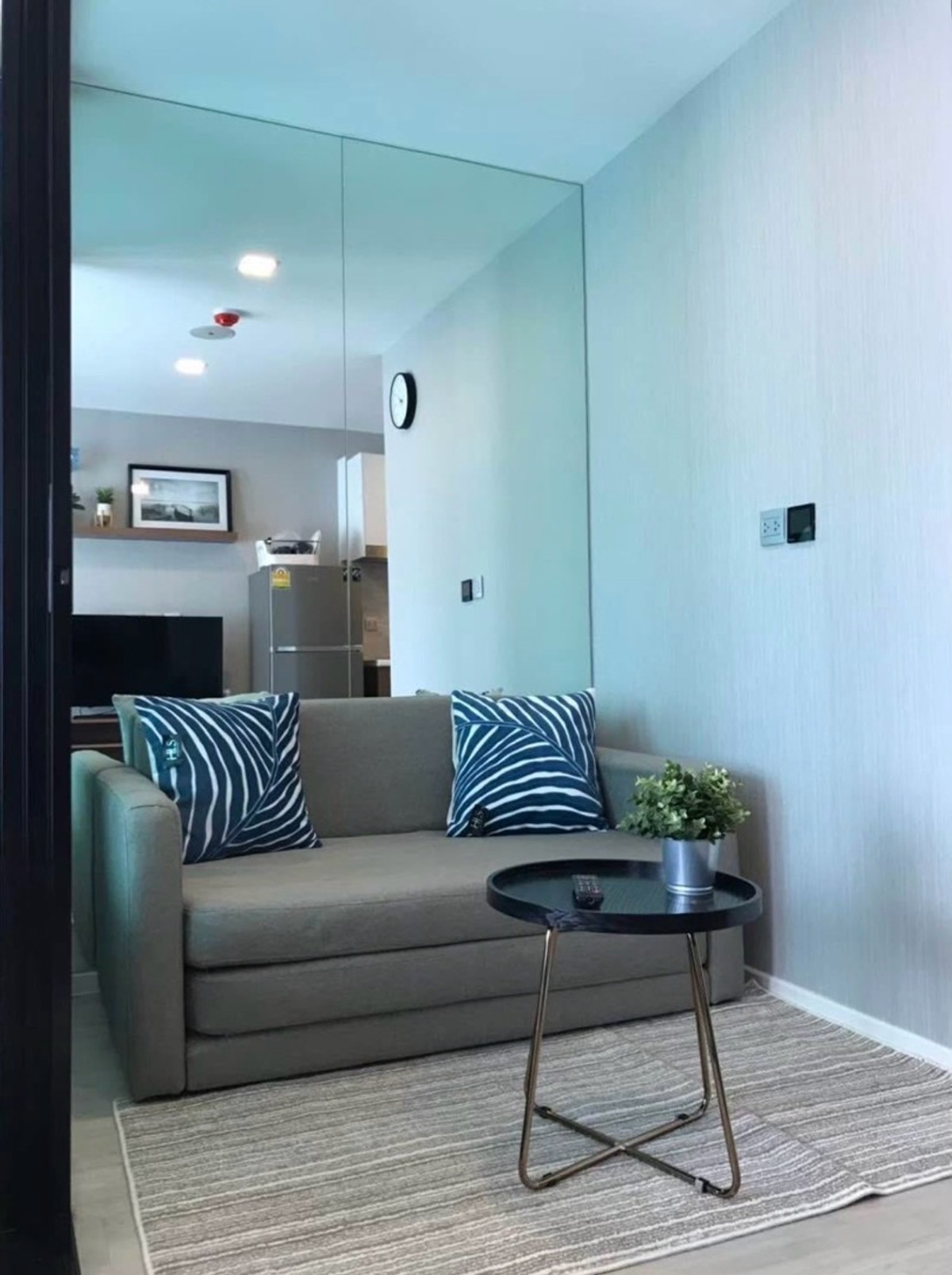 ให้เช่าคอนโดโชคชัย4 ลาดพร้าว71 : ให้เช่า คอนโด Atmoz ลาดพร้าว 71ขนาดห้อง : 23 ตร.ม อาคาร : D ชั้น : 6 ราคา : 10,000 บาท สถานที่ใกล้เคียง : รถไฟฟ้าสายสีเหลือง สถานีโชคชัย4