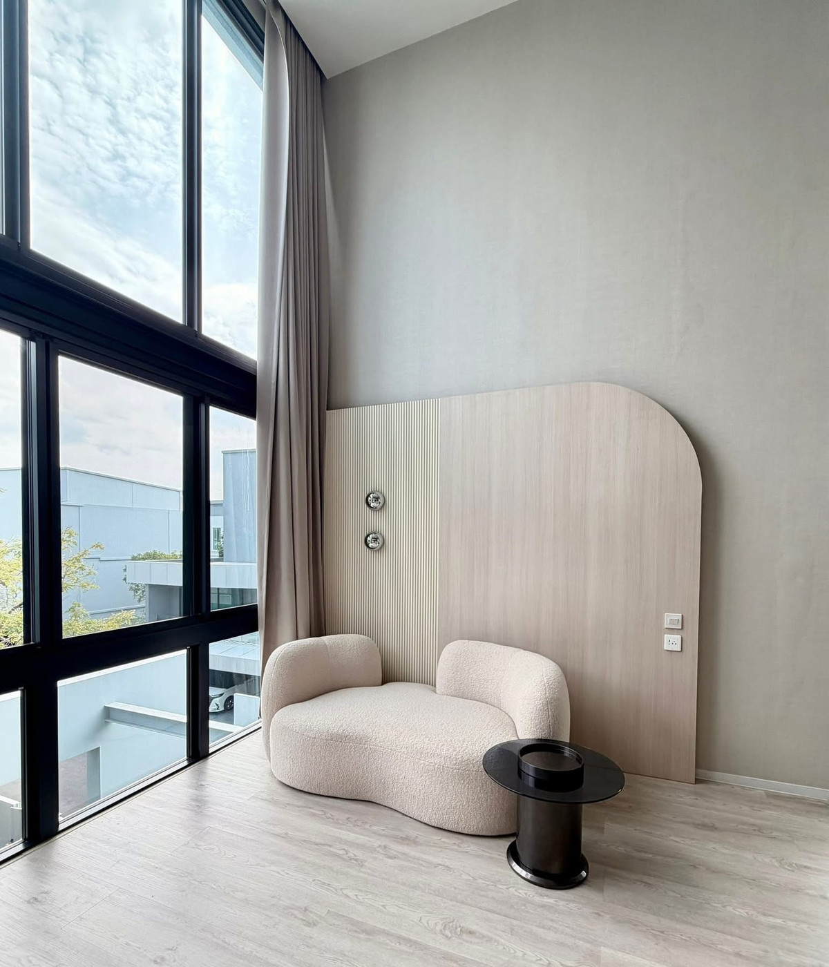 For RentHousePattanakan, Srinakarin : Luxury 3-storey detached house with private lift for rent at VIVE Krungthep Kreetha