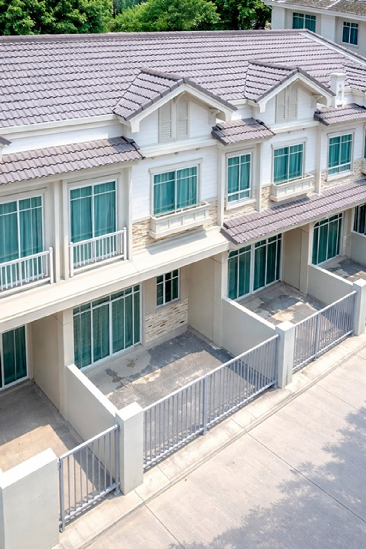 ให้เช่าทาวน์โฮมบางนา แบริ่ง ลาซาล : อินดี้ BTS ศรีนครินทร์ 1.5กม. รพ.เปาโล สมุทรปราการ 1.8กม. ให้เช่าทาวน์เฮาส์ 2ชั้น 2นอน 3น้ำ พร้อมเฟอร์ฯเครื่องใช้ไฟฟ้า เทพารักษ์ 20 ตร.ว.