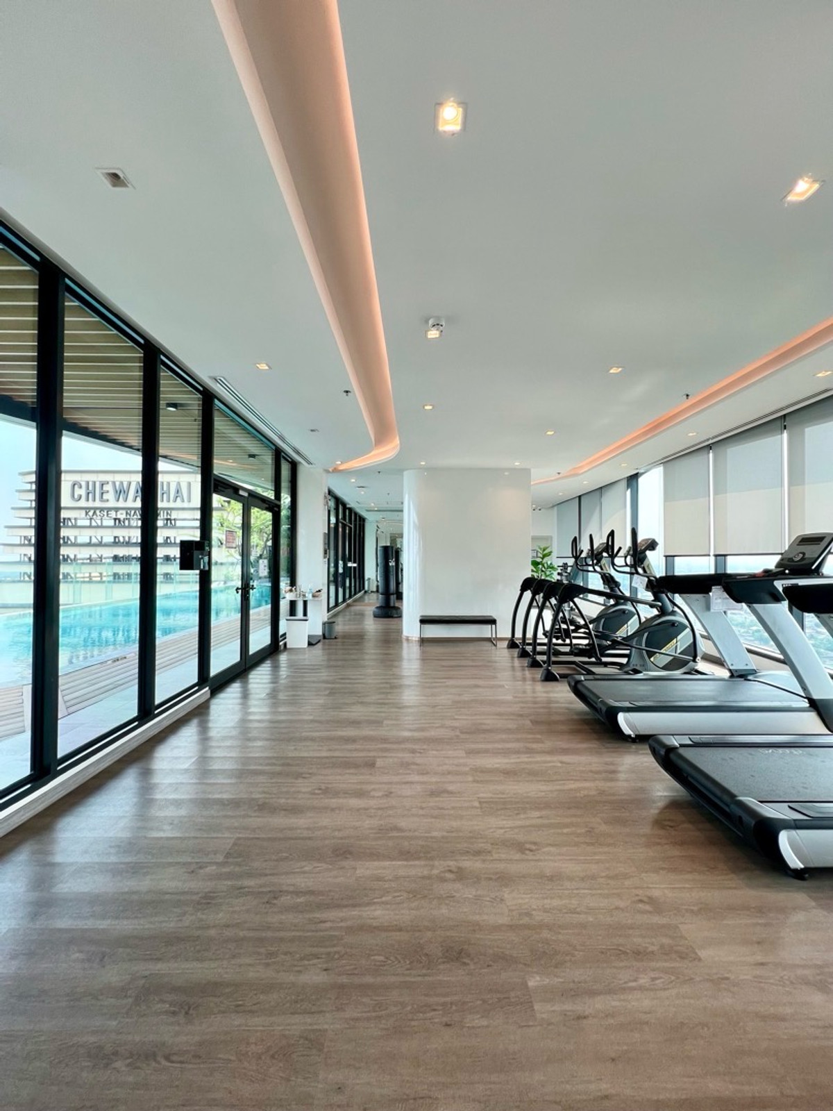 For SaleCondoKasetsart, Ratchayothin : ⚡️ [For Sale] Urgent! Condominium for Sale Chewathai Kaset–NawaminFully furnished + complete electrical appliances, move-in readyBrand-new SPC flooring throughout the unit 🔥Near BTS Kasetsart